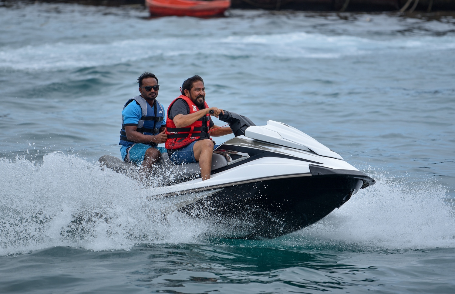 މާލެ: ނޮވެމްބަރު 18، 2018- އާ ރައީސް އިބްރާހިމް މުހައްމަދު ސޯލިހް މަގާމުގެ ހުވާކުރެއްވުމުގެ އުފަލުގައި "ދުޅަހެޔޮ ހަށިހެޔޮ އީދު"ގެ ނަމުގައި ދެ ދުވަހުގެ މުއްދަތަށް ބާއްވާ ކުޅިވަރު ފެސްޓިވަލްގައި އޮތް މޫދުކުޅިވަރު ހަރަކާތެއްގައި ރައްޔިތުންގެ މަޖިލިހުގެ ރައީސް ގާސިމް ޖެޓްސްކީ ދުއްވަވަނީ.---ފޮޓޯ: އަހުމަދު ނިޝާތު/މިހާރު