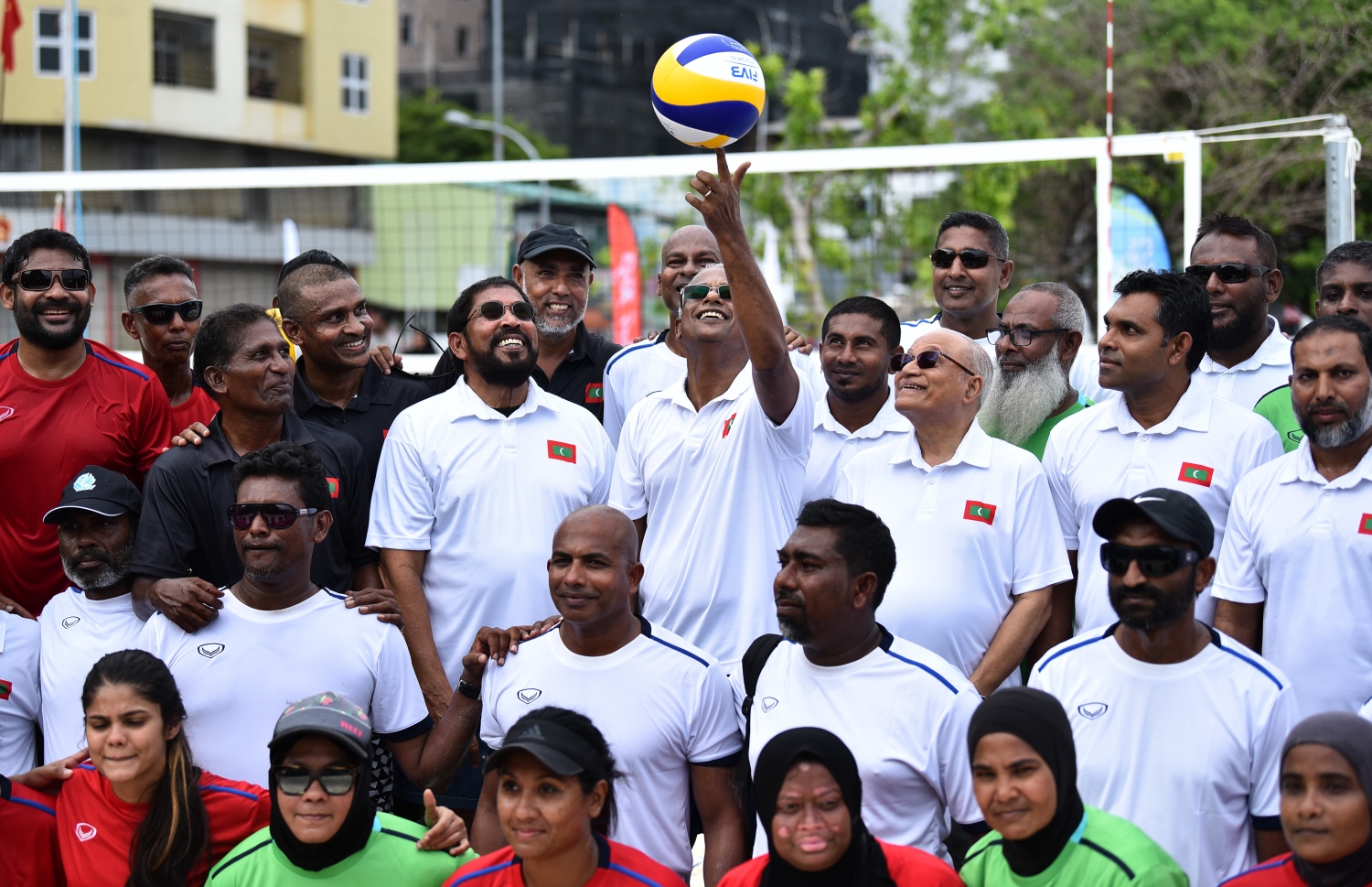 މާލެ: ނޮވެމްބަރު 18، 2018- އާ ރައީސް އިބްރާހިމް މުހައްމަދު ސޯލިހް މަގާމުގެ ހުވާކުރެއްވުމުގެ އުފަލުގައި "ދުޅަހެޔޮ ހަށިހެޔޮ އީދު"ގެ ނަމުގައި ދެ ދުވަހުގެ މުއްދަތަށް ބާއްވާ ކުޅިވަރު ފެސްޓިވަލްގެ މިއަދުގެ ހަރަކާތެއްގައި އެމަނިކުފާނު ބައިވެރިވެވަޑައިގަންނަވަނީ.---ފޮޓޯ: އަހުމަދު ނިޝާތު/މިހާރު