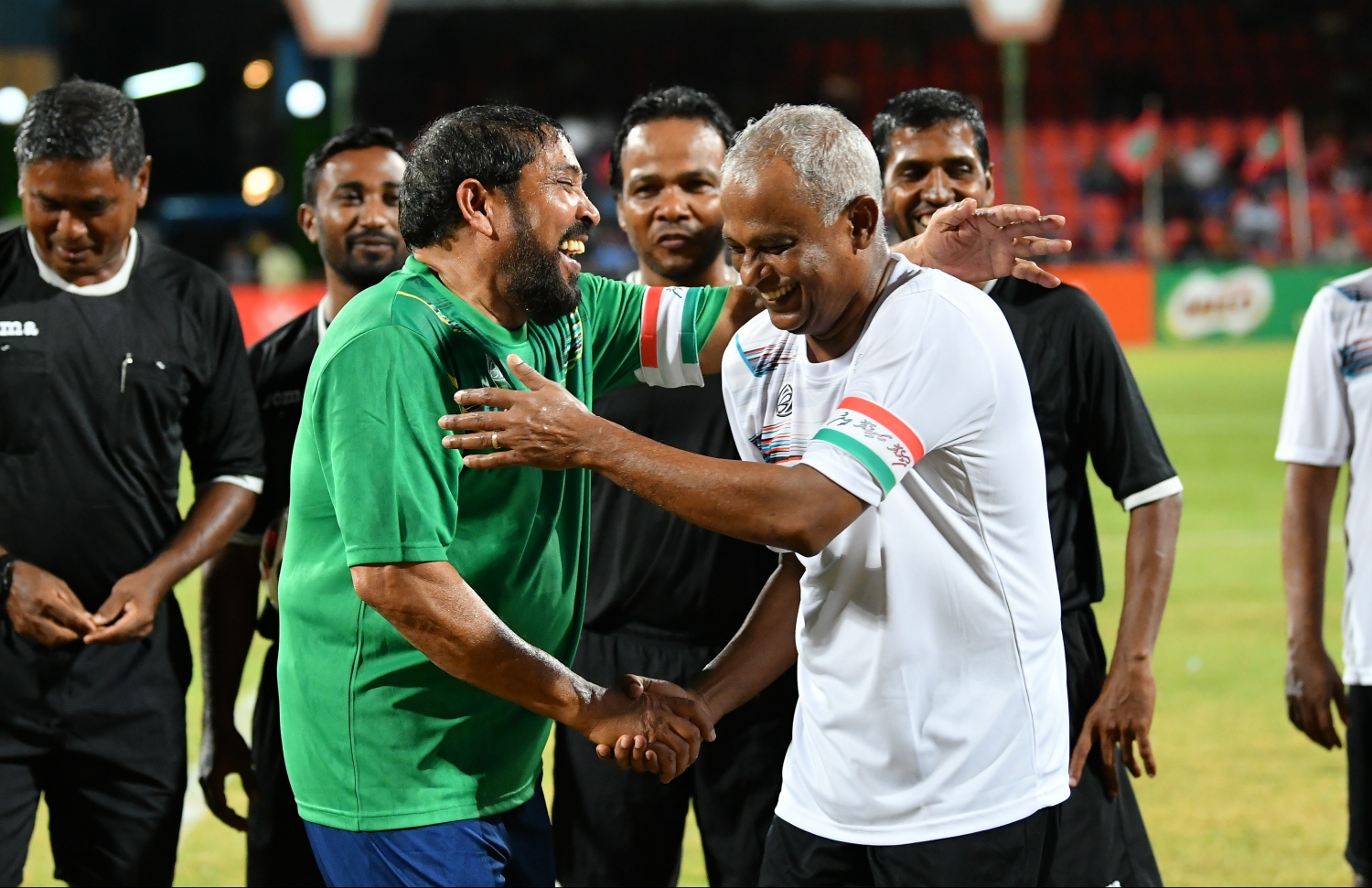 ރައީސް އިބްރާހިމް މުހައްމަދު ސޯލިހާއި ޖުމްހޫރީ ޕާޓީގެ ލީޑަރު ގާސިމް ހީސަމާސަކުރައްވަނީ.---ފޮޓޯ: ހުސައިން ވަހީދު/މިހާރު