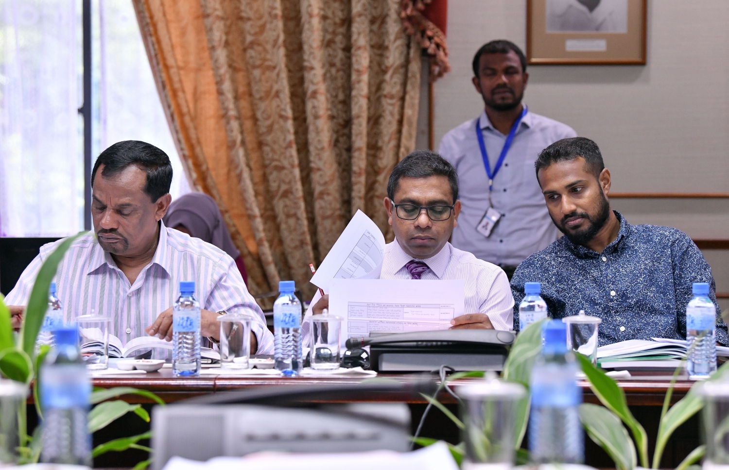 ބަޖެޓު ދިރާސާ ކޮމިޓީގެ މިއަދުގެ ބައްދަލުވުން. --- ފޮޓޯ: ނިޝާން އަލީ/ މިހާރު