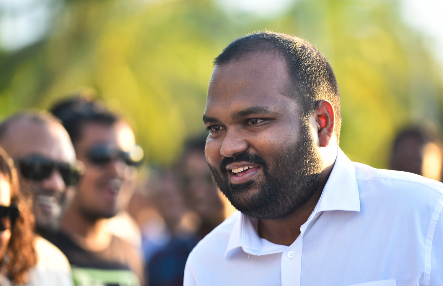 ކ.މާފުށި: ނޮވެމްބަރު 23، 2018- ޓޫރިޒަމް މިނިސްޓަރުކަމަށް އައްޔަން ކުރެއްވި އަލީ ވަހީދު މަގާމާ ހަވާލުވެވަޑައިގަތުމަށް ފަހު، ކުރެއްވި ފުރަތަމަ ރަސްމީ ދަތުރުގައި މާފުއްޓަށް ކުރެއްވި ޒިޔާރަތުގެ ތެރެއިން އެ ރަށުގެ ބައެއް މީހުންނާ ބައްދަލުކުރައްވަނީ.---ފޮޓޯ: ހުސައިން ވަހީދު/މިހާރު