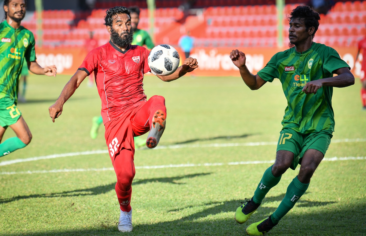 ޓީސީގެ ދަގަނޑޭ (ވ) އަތުން ބޯޅަ ހޯދަން މާޒިޔާގެ ސަމުއްޓެ މަސައްކަތްކުރަނީ. --ފޮޓޯ: ނިޝާން އަލީ/ މިހާރު