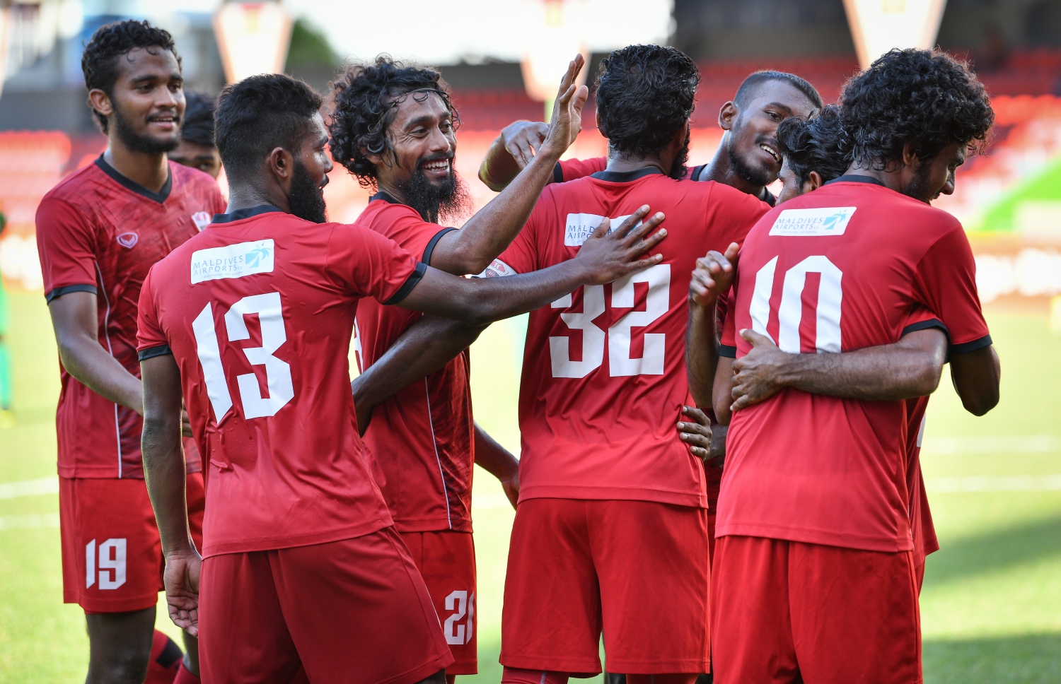 ލީގު ޗެމްޕިއަންކަން ހޯދި ޓީސީ މެޗެއްގެ ތެރެއިން ލަނޑު ޖެހުމަށް ފަހު އުފާފާޅުކުރަނީ. -- ފޮޓޯ: ނިޝާން އަލީ/ މިހާރު