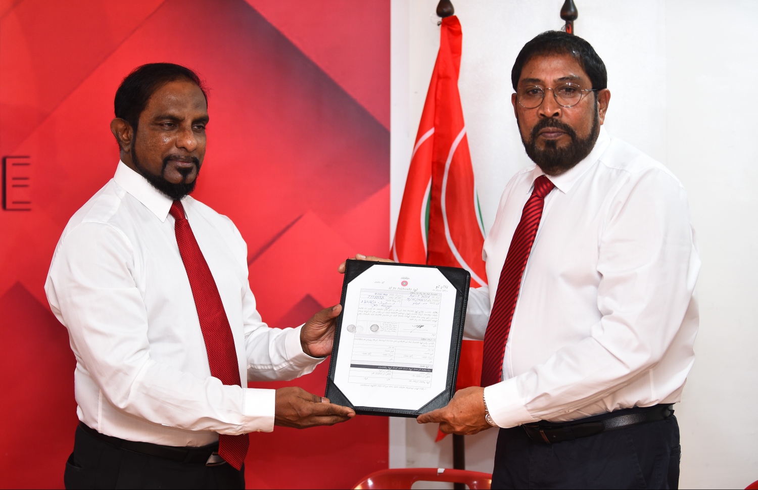 ޖުމްހޫރީ ޕާޓީއާ ބައެއް ބޭފުޅުން ގުޅިވަޑައިގަތުން