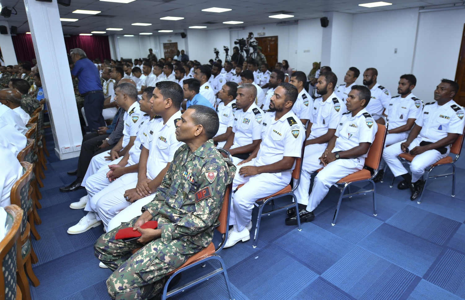 "ދޯސްތީ" ފެށުމުގެ ރަސްމިއްޔާތުގައި ބައިވެރިވި ބައެއް ސިފައިން. --ފޮޓޯ: އަހުމަދު ނިޝާތު/ މިހާރު