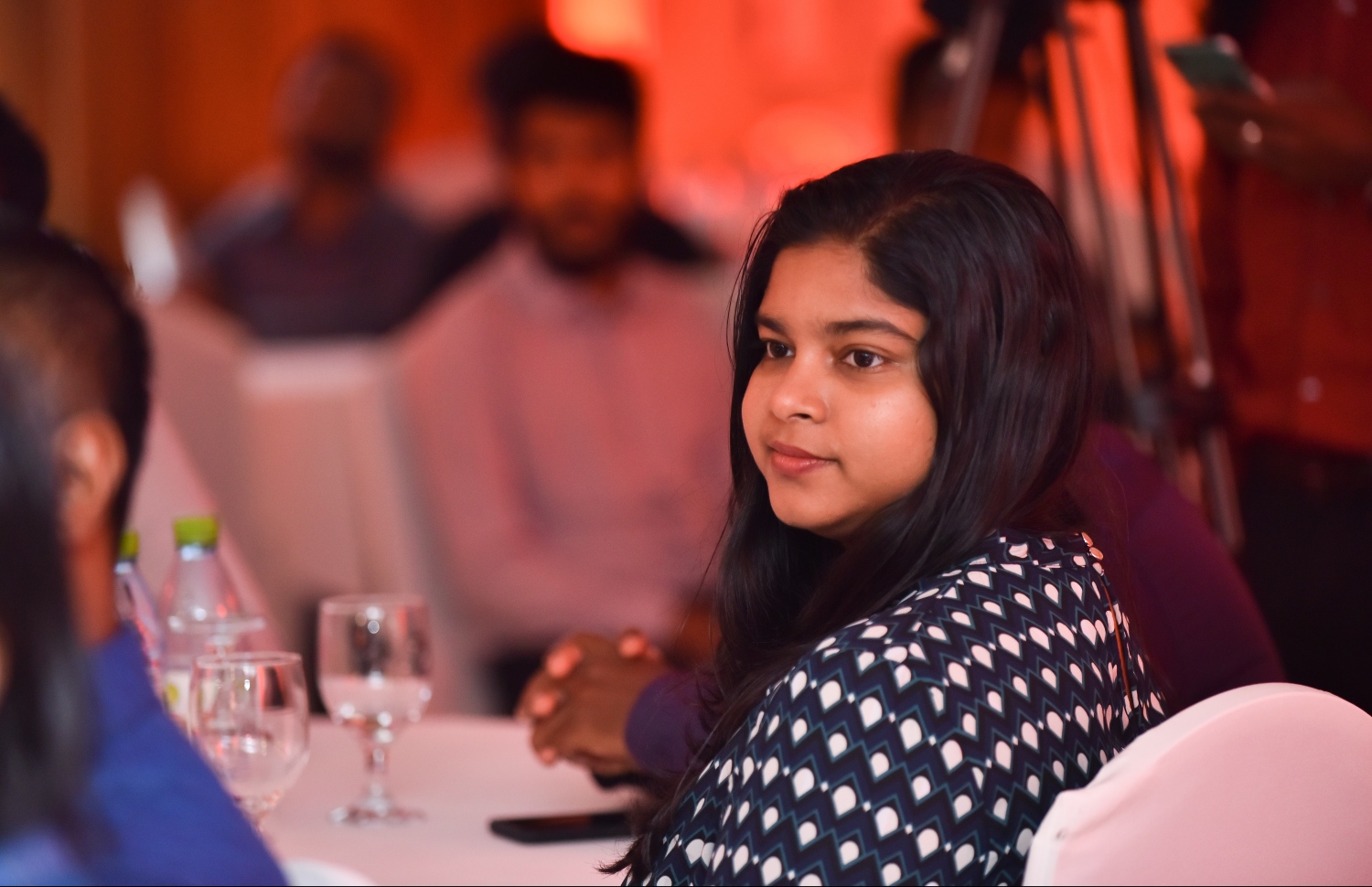 މާލެ: ނޮވެމްބަރު 27، 2018: ރާއްޖޭގެ އެންމެ ބޮޑު ކުޅިވަރު އެވޯޑްސް ކަމަށްވާ "މިހާރު އެވޯޑްސް"ގެ ސްޕޮންސަރުންނާއި ޕާޓްނަރުން އެއްބަސްވުމުގައި ސޮއިކުރުމުގެ ގޮތުން ޗަމްޕާ ސެންޓްރަލްގައި ބޭއްވި ހަފްލާގައި އުރީދޫގެ ނޫރާ ބައިވެރިވަނީ.--- ފޮޓޯ: ހުސައިން ވަހީދު/މިހާރު