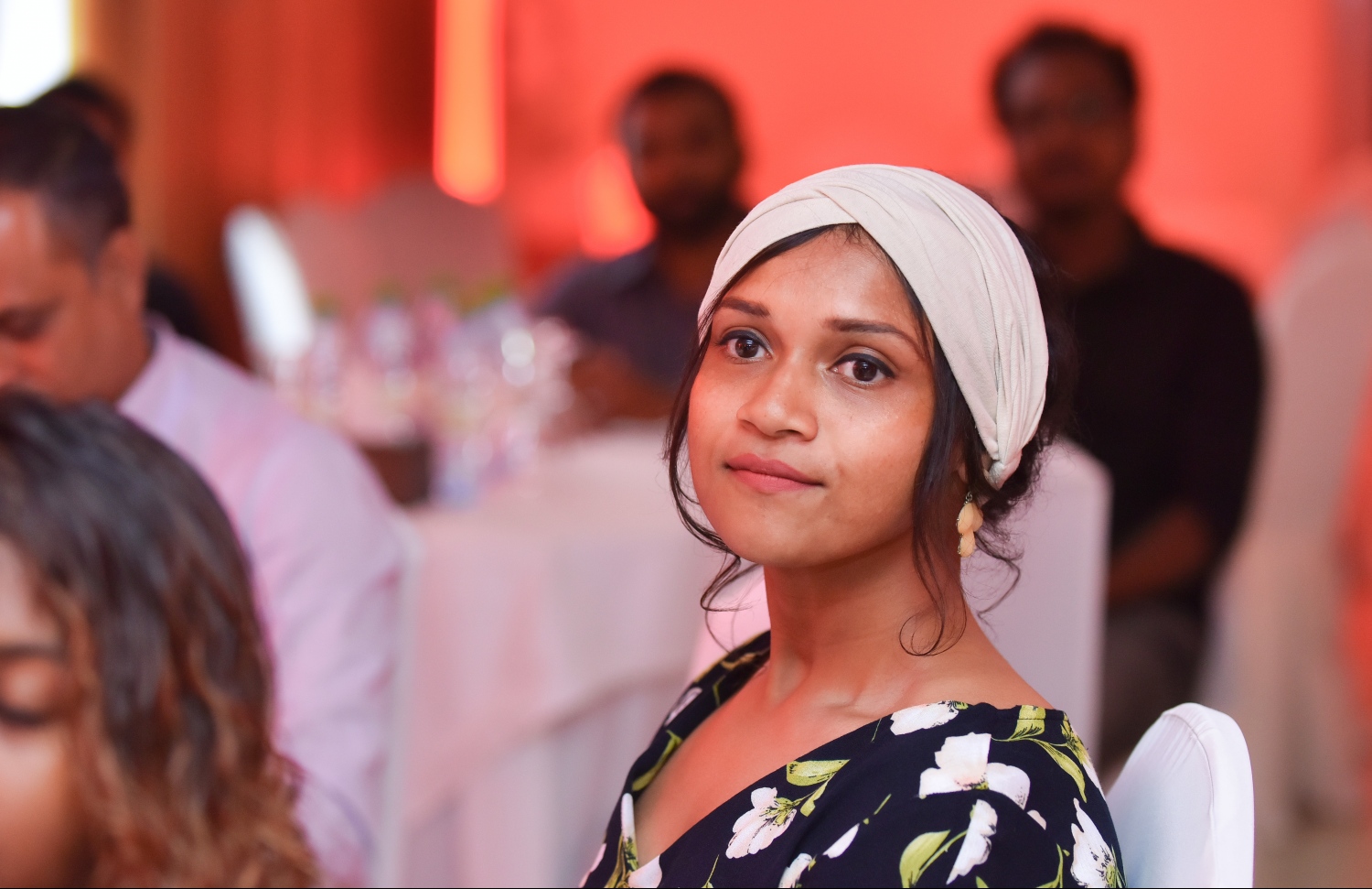 މާލެ: ނޮވެމްބަރު 27، 2018: ރާއްޖޭގެ އެންމެ ބޮޑު ކުޅިވަރު އެވޯޑްސް ކަމަށްވާ "މިހާރު އެވޯޑްސް"ގެ ސްޕޮންސަރުންނާއި ޕާޓްނަރުން އެއްބަސްވުމުގައި ސޮއިކުރުމުގެ ގޮތުން ޗަމްޕާ ސެންޓްރަލްގައި ބޭއްވި ހަފްލާގައި ޓީއެފްޖީގެ ޖެނެރަލް މެނޭޖަރު ލަމްސާ ހަސަން ބައިވެރިވަނީ.--- ފޮޓޯ: ހުސައިން ވަހީދު/މިހާރު