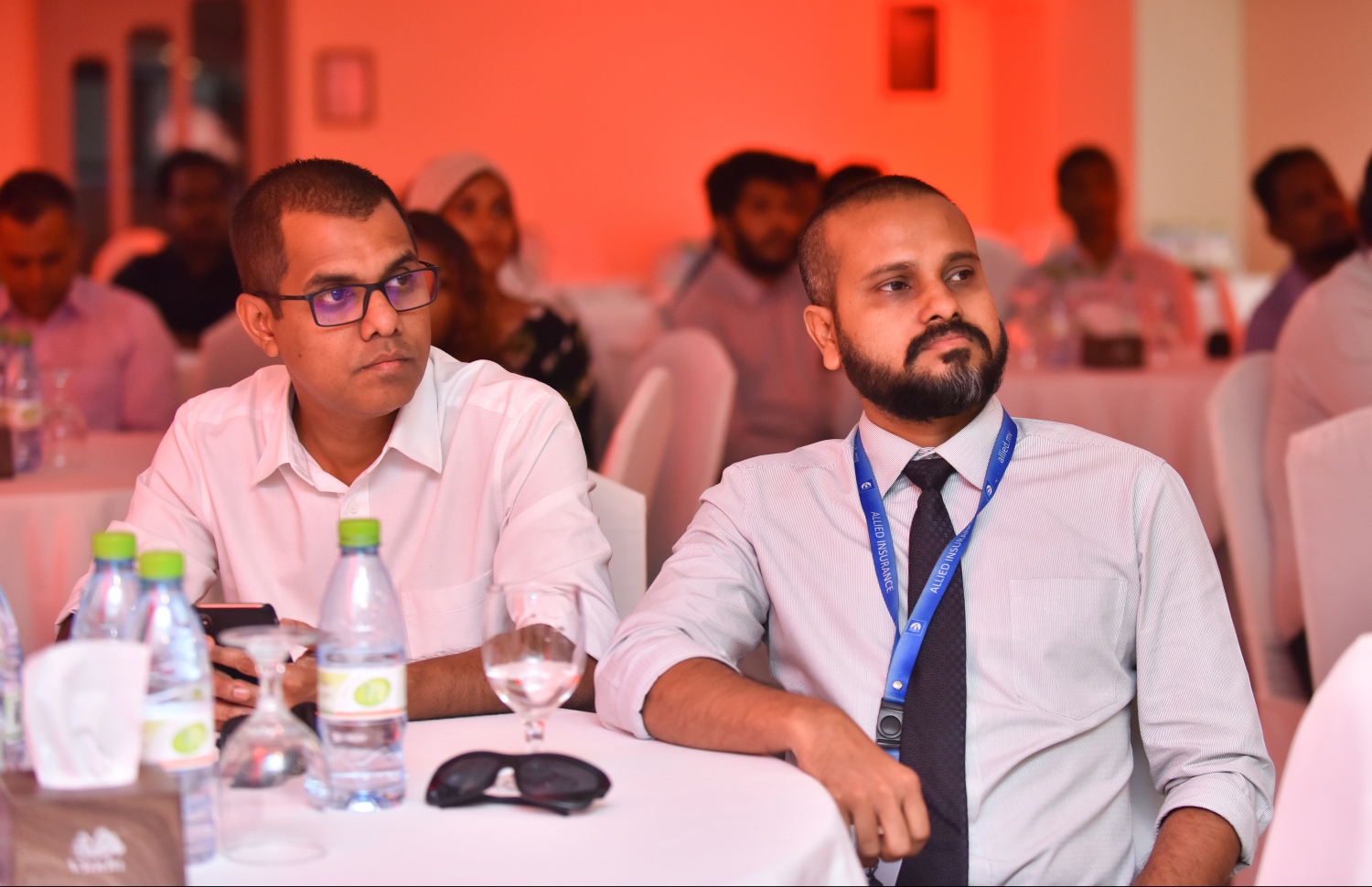 މާލެ: ނޮވެމްބަރު 27، 2018: ރާއްޖޭގެ އެންމެ ބޮޑު ކުޅިވަރު އެވޯޑްސް ކަމަށްވާ "މިހާރު އެވޯޑްސް"ގެ ސްޕޮންސަރުންނާއި ޕާޓްނަރުން އެއްބަސްވުމުގައި ސޮއިކުރުމުގެ ގޮތުން ޗަމްޕާ ސެންޓްރަލްގައި ބޭއްވި ހަފްލާގެ ތެރެއިން.--- ފޮޓޯ: ހުސައިން ވަހީދު/މިހާރު