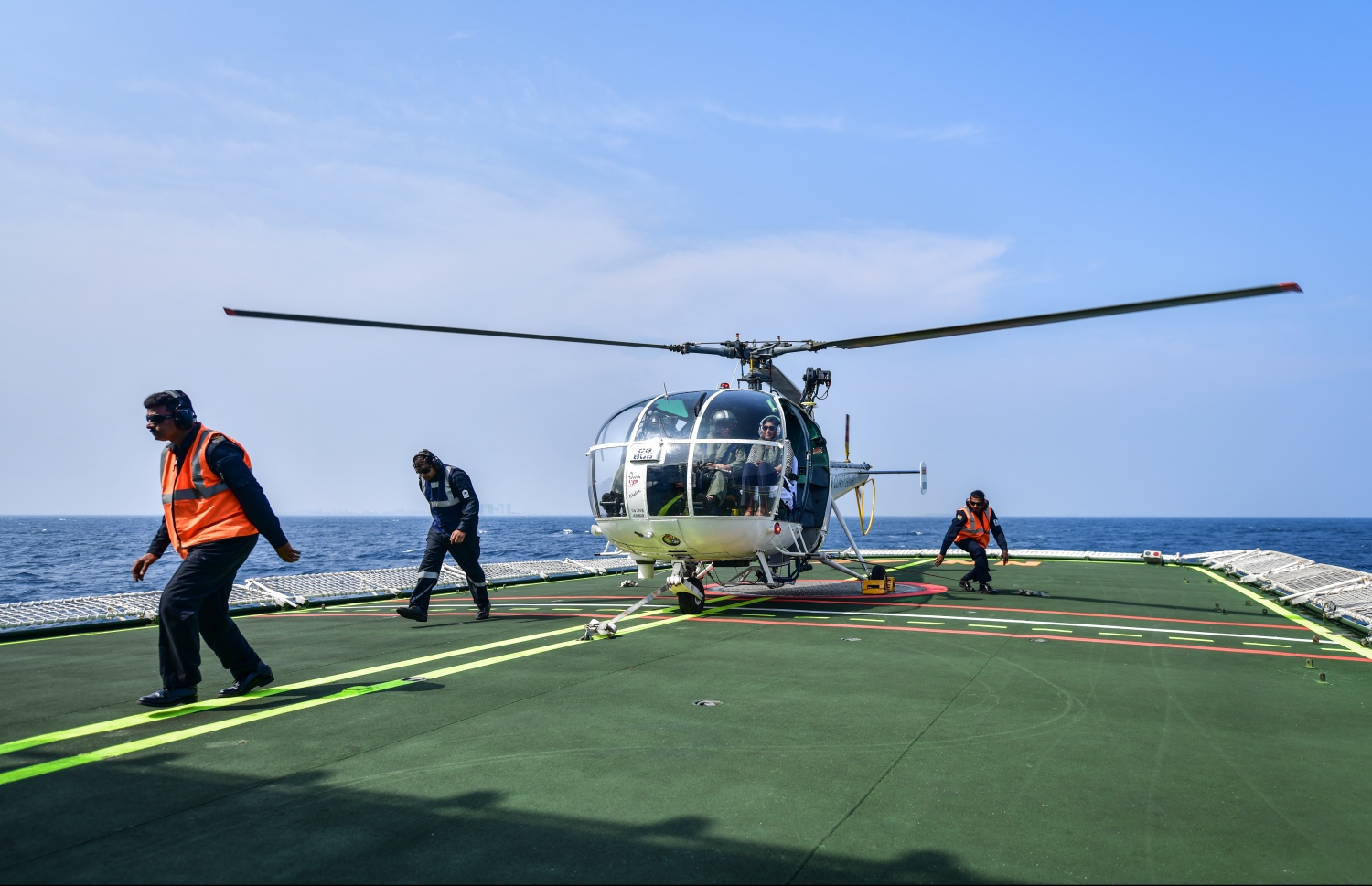 މާލެ: ނޮވެމްބަރު 27، 2018: އިންޑިޔާ އަދި ސްރީލަންކާއާ ގުޅިގެން ރާއްޖޭގައި ހިންގާ "ދޯސްތީ" ގެ ތަމްރީނުތަކުގައި ބައިވެރިވި ހެލިކޮޕްޓަރެއް.-- ފޮޓޯ: ނިޝާން އަލީ /މިހާރު