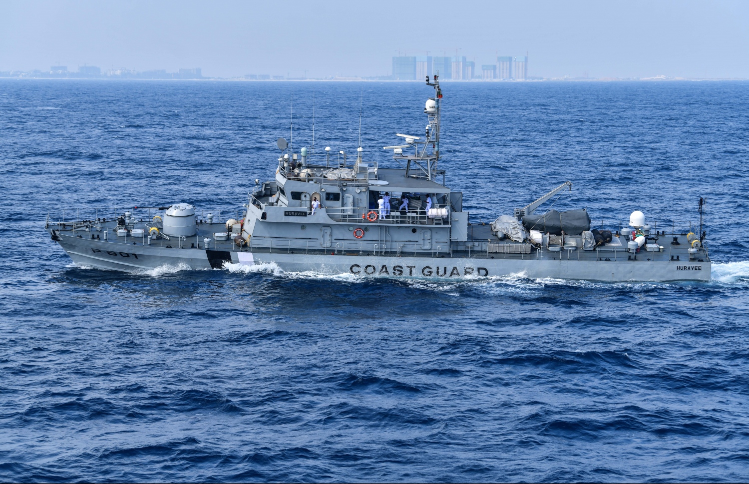 އެމްއެންޑީއެފްގެ ކޯސްޓްގާޑުގެ އުޅަނދެއް ކަނޑުމަތީގައި.