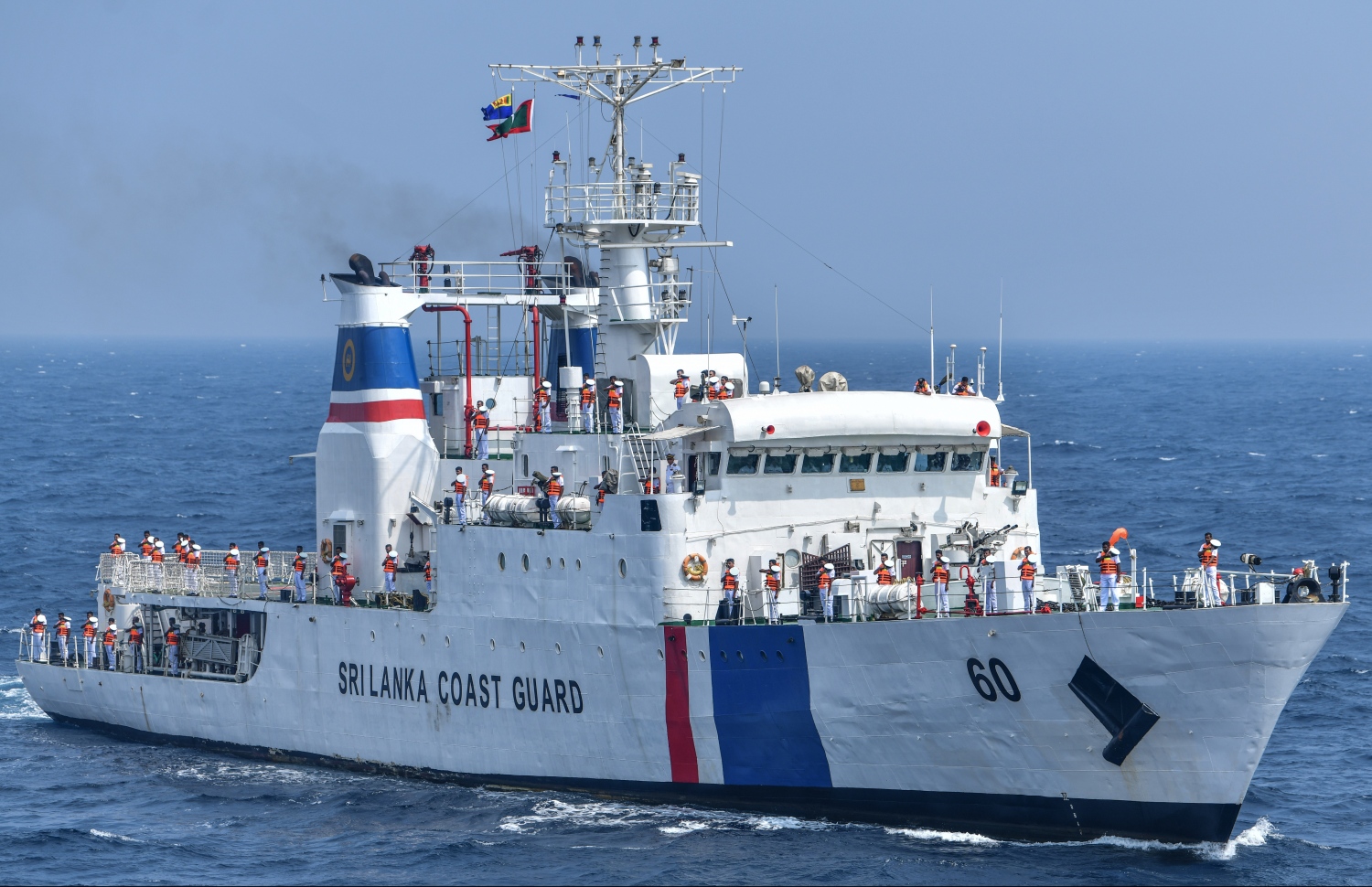 މާލެ: ނޮވެމްބަރު 27، 2018: އިންޑިޔާ އަދި ސްރީލަންކާއާ ގުޅިގެން ރާއްޖޭގައި ހިންގާ "ދޯސްތީ" ގެ ތަމްރީނުތަކުގައި ބައިވެރިވި ސްރީލަންކަން ކޯސްޓް ގާޑް މަނަވަރެއް.-- ފޮޓޯ: ނިޝާން އަލީ /މިހާރު