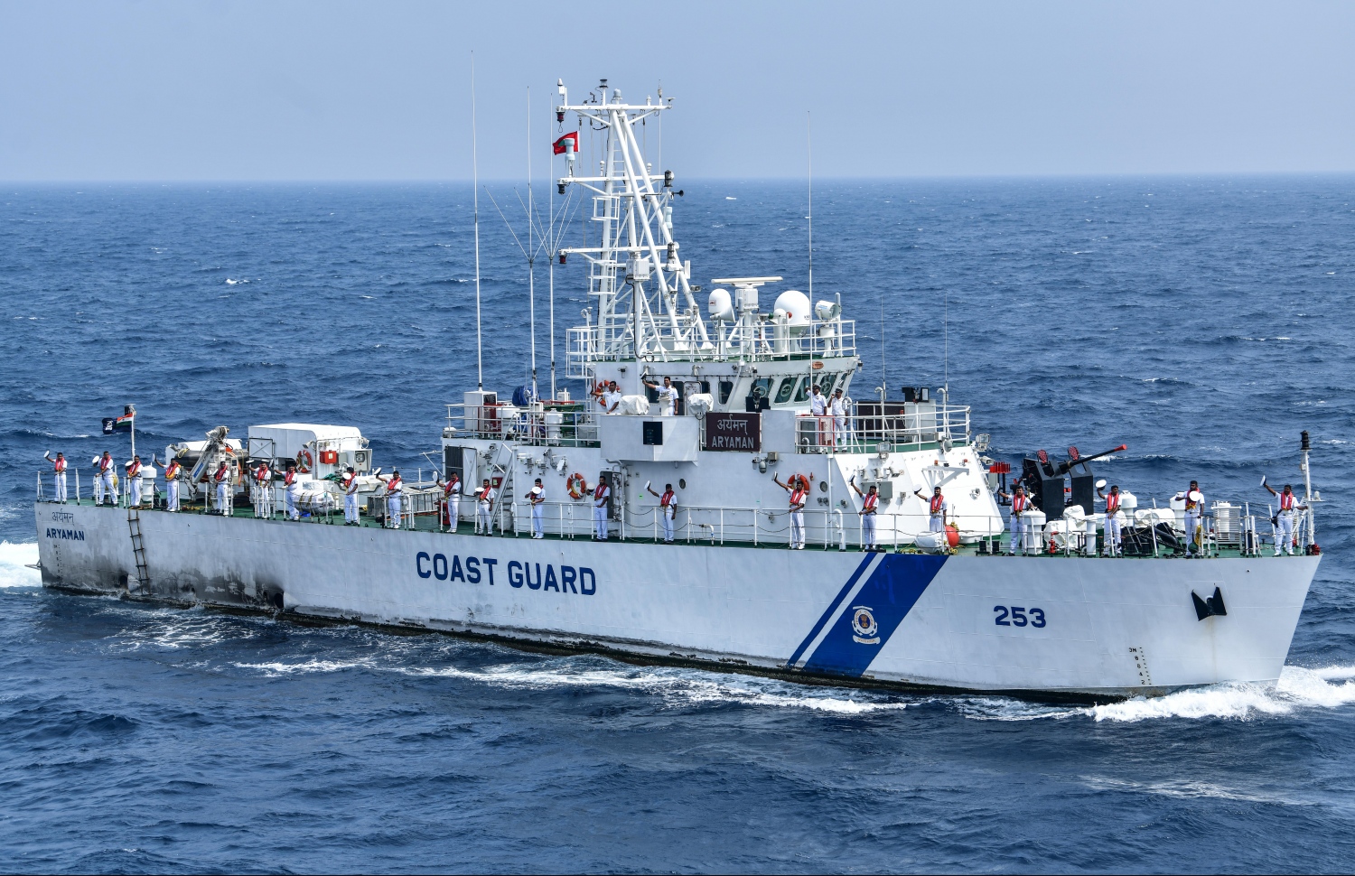 މާލެ: ނޮވެމްބަރު 27، 2018: އިންޑިޔާ އަދި ސްރީލަންކާއާ ގުޅިގެން ރާއްޖޭގައި ހިންގާ "ދޯސްތީ" ގެ ތަމްރީނުތަކުގައި ބައިވެރިވި އިންޑިއާ ކޯސްޓް ގާޑް މަނަވަރެއް.-- ފޮޓޯ: ނިޝާން އަލީ /މިހާރު