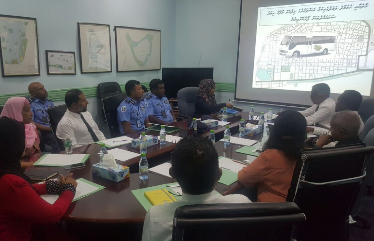 ޓްރާންސްޕޯޓު އޮތޯރިޓީގައި އިއްޔެ ބޭއްވި ބައްދަލުުވުމުގައި ބައިވެރިވެވަޑައިގެންނެވި ބައެއް ބޭފުޅުން.- ފޮޓޯ: ޓްރާންސްޕޯޓް އޮތޯރިޓީ