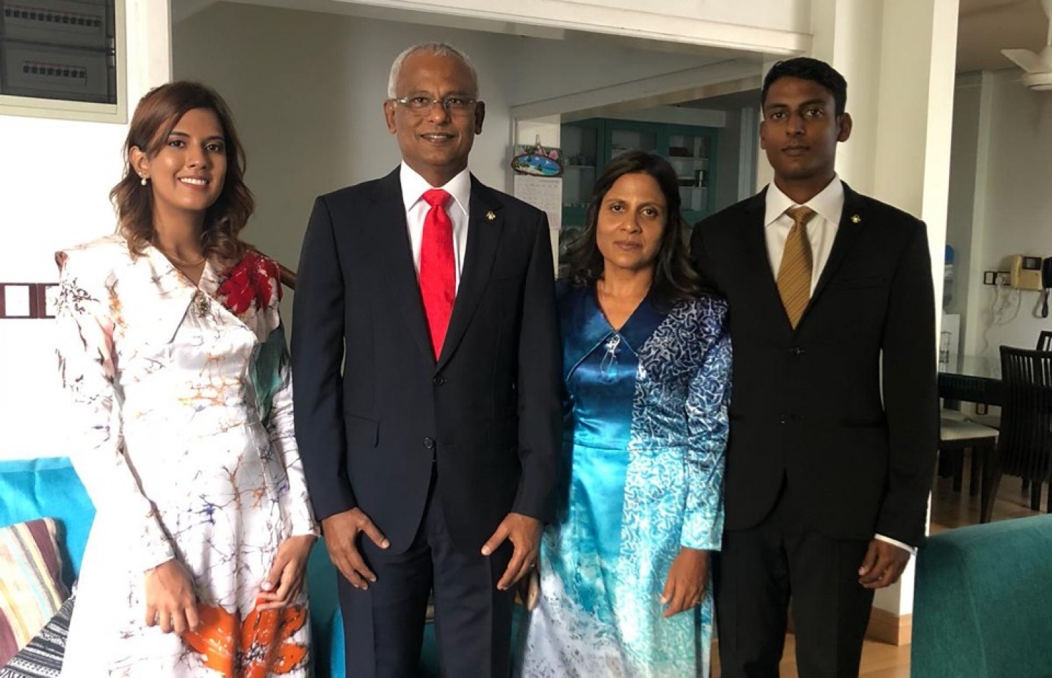 ރައީސް، އަނބިކަނބަލުން ފަސްޓް ލޭޑީ ފަޒޫ އާއި ދަރިކަލުން ޔަމާން އަދި ދަރިކަނބަލުން ސާރާއާ އެކު.