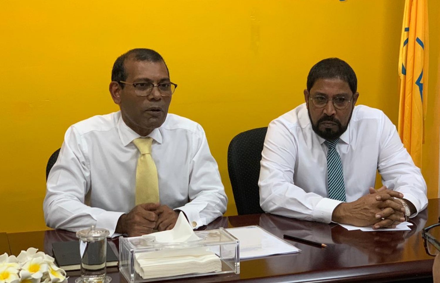 ގާސިމާއި ނަޝީދު ބައްދަލުވުމެއްގައި: ގާސިމް އިންތިހާބަށް ނުކުންނެވުމަށް ތާއީދު ކުރައްވައި ނަޝީދު މިއަދު ވަނީ ވާހަކަ ދައްކަވާފައި. -- ފޮޓޯ | މިހާރު