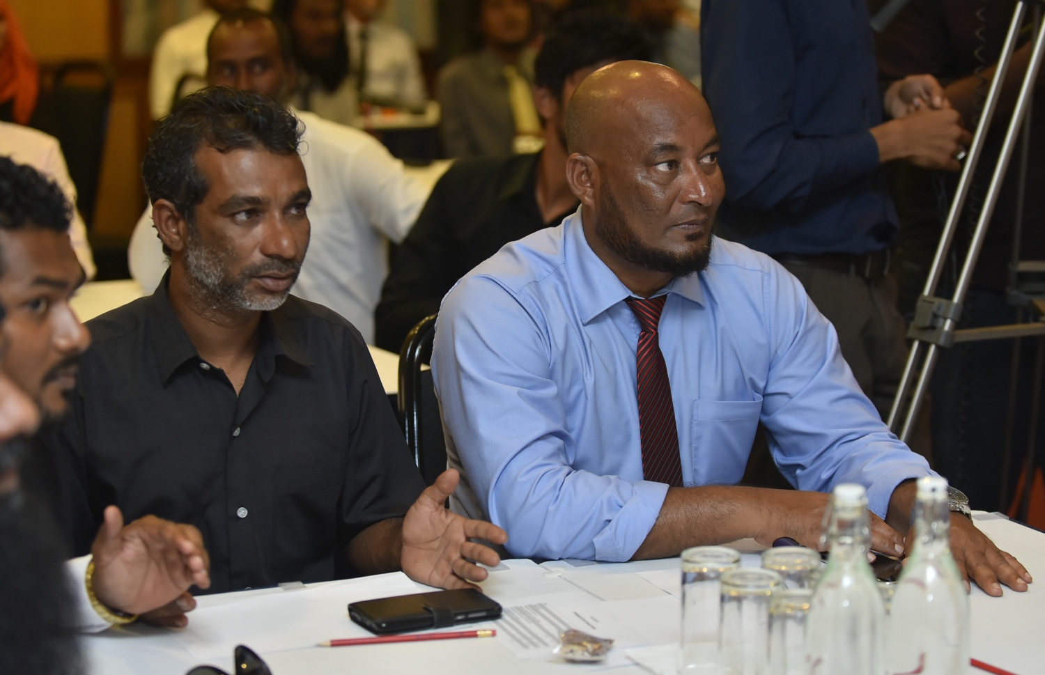 "ތިމާވެށި މައްތިނި" ނަމުގައި ކުރިއަށްގެންދާ ސިލްސިލާ ބައްދަލުވުން ފެށުމުގެ ރަސްމިއްޔާތުގައި ބައިވެރިވި ކައުންސިލަރުންތަކެއް-- ފޮޓޯ: އަހުމަދު ނިޝާތު/ މިހާރު