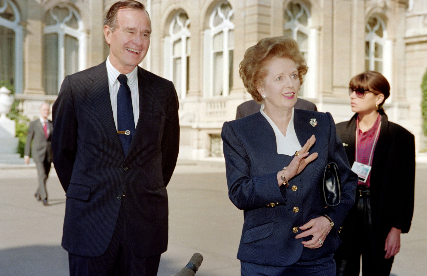 ޖޯޖް ބުޝް (ވ) އިނގިރޭސި ބޮޑު ވަޒީރު މާގަރެޓް ތެޗާ އާ އެކު 1989 ވަނަ އަހަރު. --ފޮޓޯ:އޭއެފްޕީ