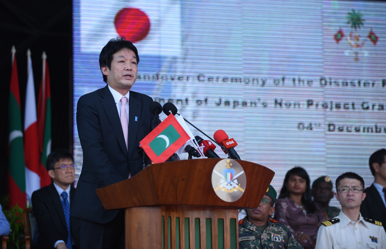 މާލެ: ޑިސެމްބަރު 4، 2018- ޖަޕާނުން ރާއްޖެ އަށް އަލިފާން ނިއްވާ ސާމާނު ހަދިޔާ ކުރުމަށް ބޭއްވި ރަސްމިއްޔާތުގައި، ޖަޕާނުގެ ބޮޑުވަޒީރުގެ އެޑްވައިޒަރު ކެންޓާރޯ ސޮނޮއުރާ ވާހަކަ ދައްކަވަނީ.---ފޮޓޯ: އަހުމަދު ނިޝާތު/މިހާރު