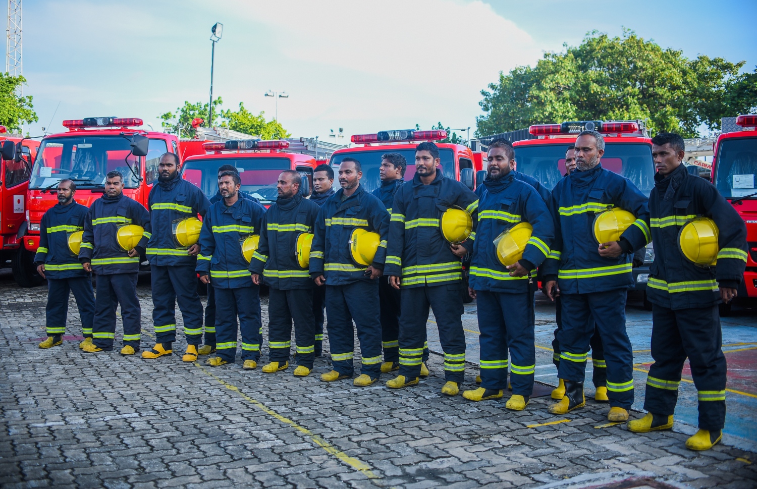 މާލެ: ޑިސެމްބަރު 4، 2018- ޖަޕާން ސަރުކާރުން ރާއްޖެއަށް ހަދިޔާކުރި އަލިފާން ނިއްވާ ސާމާނާ ދިވެހި ސަރުކާރުން ހަވާލުވުމަށް ބޭއްވި ރަސްމިއްޔާތުގައި ބައިވެރިވި ބައެއް ފަޔާމަނުން.---ފޮޓޯ: އަހުމަދު ނިޝާތު/މިހާރު