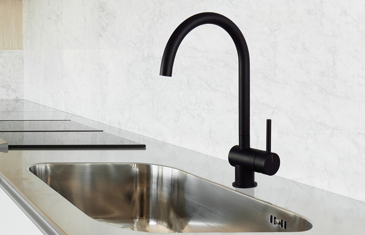 ނިއުއޭޖް އަންލިމިޓަޑުން ވިއްކާ ކްރެޝަލް ބްރޭންޑްގެ ފާހާނަ ފިޓީންގް | ފޮޓޯ: ނިއުއޭޖް އަންލިމިޓަޑް