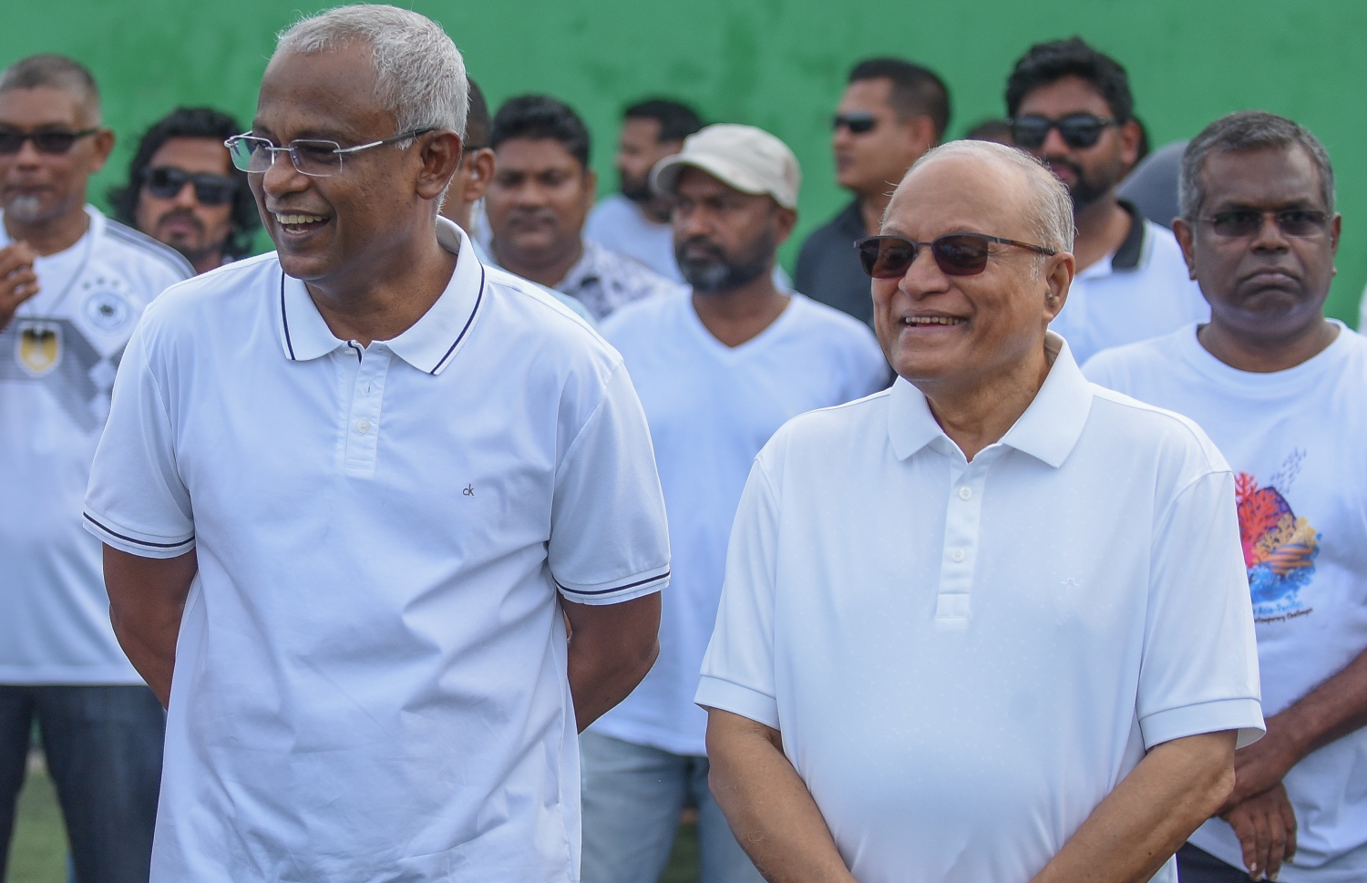 މާލެ: ޑިސެމްބަރު 8، 2018- މި ސަރުކާރުގެ ފުރަތަމަ 100 ދުވަހުގެ ތެރޭގައި ހިމެނޭ، މުޅި ރާއްޖެ ސާފުކުރުމުގެ ޕްރޮގްރާމް ރަސްމީކޮށް ފެށުމަށް ބޭއްވި ރަސްމިއްޔާތުގައި، ރައީސް އިބްރާހިމް މުހައްމަަދު ސޯލިހާއި ކުރީގެ ރައީސް މައުމޫން އަބްދުލްގައްޔޫމް ބައިވެރިވެވަޑައިގަންނަވަނީ.---ފޮޓޯ: އަހުމަދު ނިޝާތު/މިހާރު