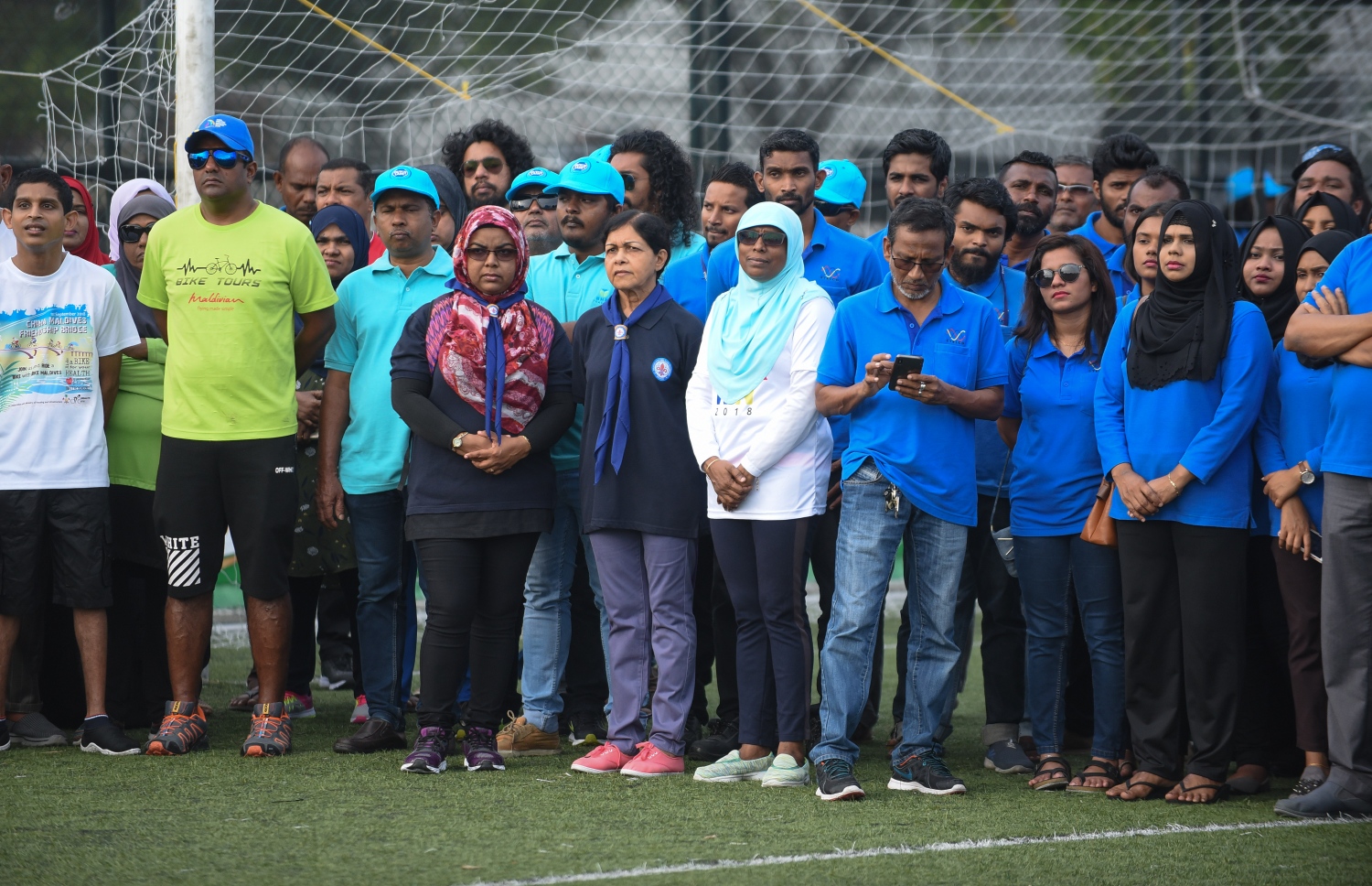 މާލެ: ޑިސެމްބަރު 8، 2018- މި ސަރުކާރުގެ ފުރަތަމަ 100 ދުވަހުގެ ތެރޭގައި ހިމެނޭ، މުޅި ރާއްޖެ ސާފުކުރުމުގެ ޕްރޮގްރާމް ރަސްމީކޮށް ފެށުމަށް ބޭއްވި ރަސްމިއްޔާތުގައި ބައިވެރިވި، ސަރުކާރުގެ ބައެއް މުވައްޒަފުން.---ފޮޓޯ: އަހުމަދު ނިޝާތު/މިހާރު