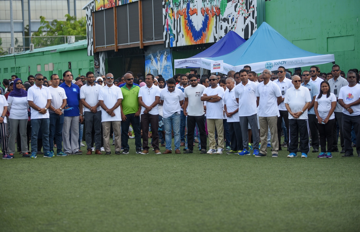 މާލެ: ޑިސެމްބަރު 8، 2018- މި ސަރުކާރުގެ ފުރަތަމަ 100 ދުވަހުގެ ތެރޭގައި ހިމެނޭ، މުޅި ރާއްޖެ ސާފުކުރުމުގެ ޕްރޮގްރާމް ރަސްމީކޮށް ފެށުމަށް ބޭއްވި ރަސްމިއްޔާތުގައި ރައީސް އިބްރާހިމް މުހައްމަދު ސޯލިހާއި ކުރީގެ ރައީސް މައުމޫން އަދި ސަރުކާރުގެ ބައެއް އިސްވެރިން ބައިވެރިވެވަޑައިގަންނަވަނީ.---ފޮޓޯ: އަހުމަދު ނިޝާތު/މިހާރު