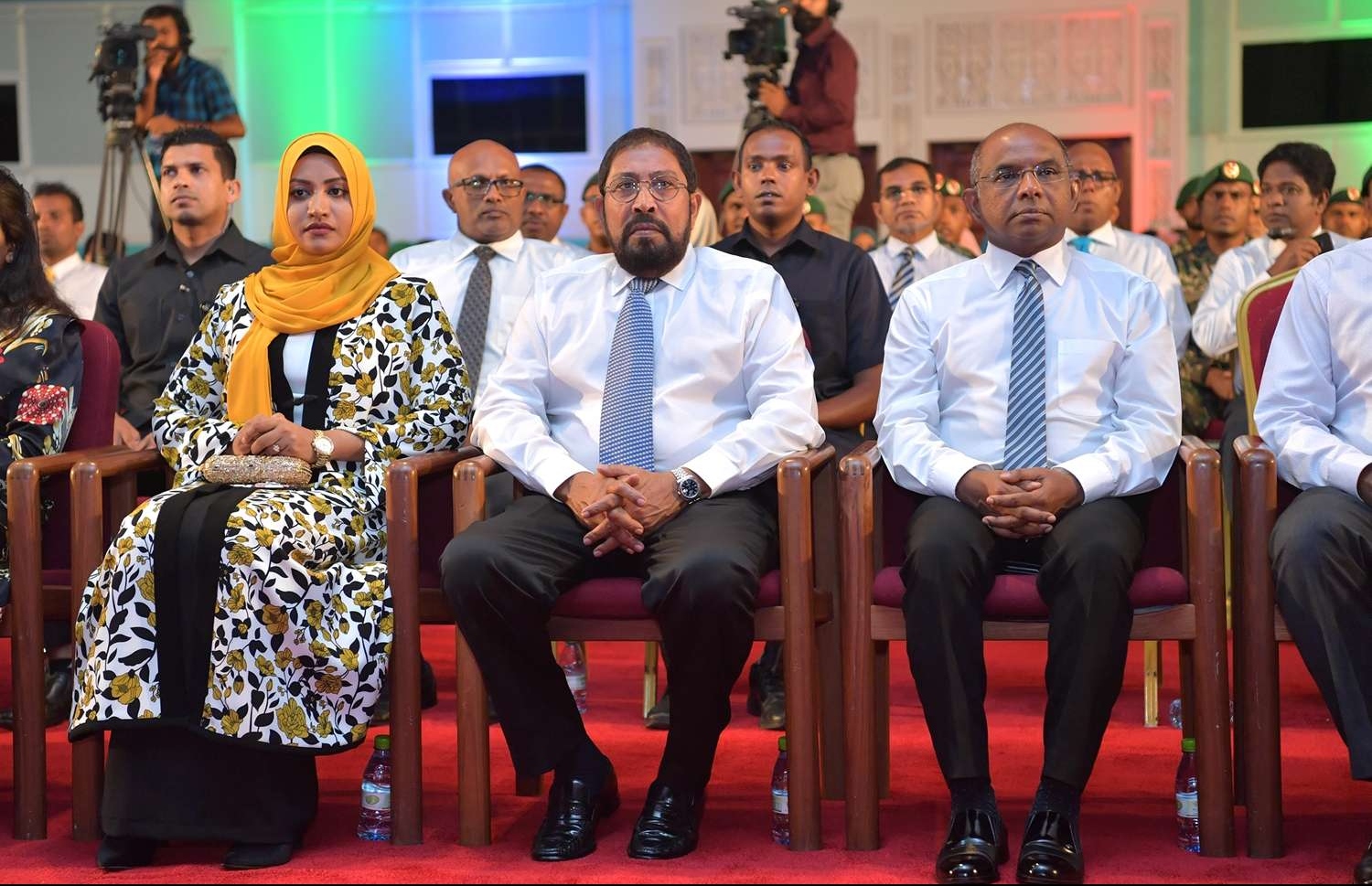 މާލެ: ޑިސެމްބަރު 9، 2018- ރާއްޖެ އިސްލާމްވި ދުވަހުގެ މުނާސަބަތުގައި ދަރުބާރުގޭގައި ބޭއްވި ޖަލްސާގައި (ކ-ވ) ފޮރިން މިނިސްޓަރު އަބްދުﷲ ޝާހިދު، ޖޭޕީގެ ލީޑަރު ގާސިމް އަދި ގާސިމްގެ އަނބިކަނބަލުން އަދި ޓްރާންސްޕޯޓް މިނިސްޓަރު އައިޝާ ބައިވެރިވެވަޑައިގަންނަވަނީ.---ފޮޓޯ: ރައީސް އޮފީސް