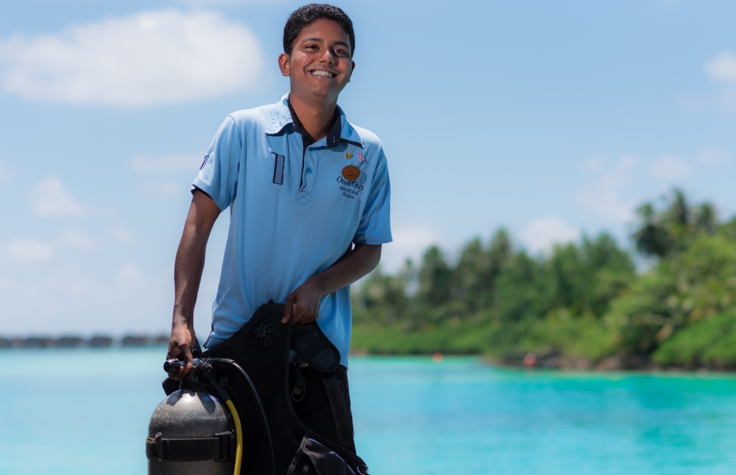 ވަން އެންޑް އޮންލީ ރީތިރަށް އެޕްރެންޓިސްޝިޕް ޕްރޮގްރާމްގްރާމްގެ ބައިވެރިއެއް ޑައިވް ސެންޓަރުގައި | ފޮޓޯ: ވަން އެންޑް އޮންލީ ރީތިރަށް