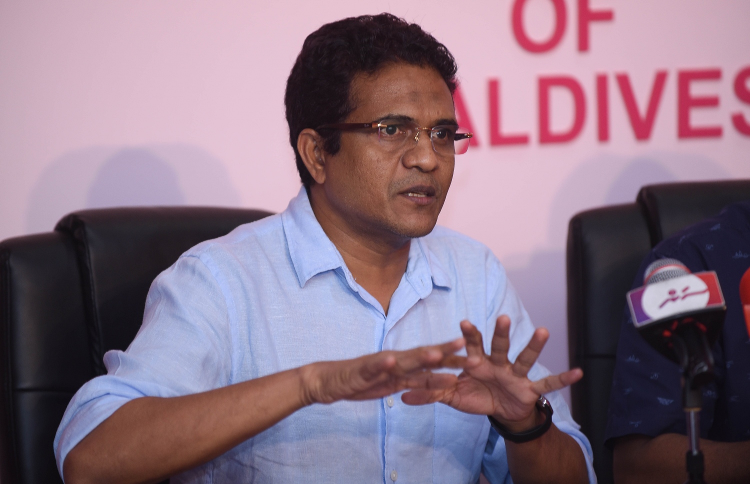 ނިހާން: އޭނާ ދެކެވަޑައިގަންނަވާ ގޮތުގައި ޕީއެންސީ އުފެއްދުމުގެ ހުއްދަ ހިފަހައްޓަނީ ޕާޓީ އުފައްދަން ހުރަސްއެޅުމަށް. --ފޮޓޯ/މިހާރު