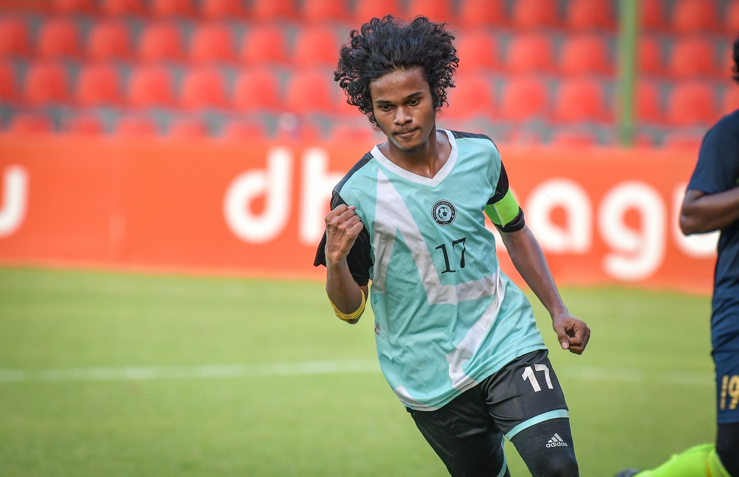 ރޮކް ސްޓްރީޓްގެ ދެ ވަނަ ލަނޑު ޖެހުމަށް ފަހު މުބާރާތުގެ މޮޅު ކުޅުންތެރިއާގެ މަގާމު ހޯދި ނާހިލް އުފާފާޅުކުރަނީ.-- ފޮޓޯ: ނިޝާން އަލީ/ މިހާރު