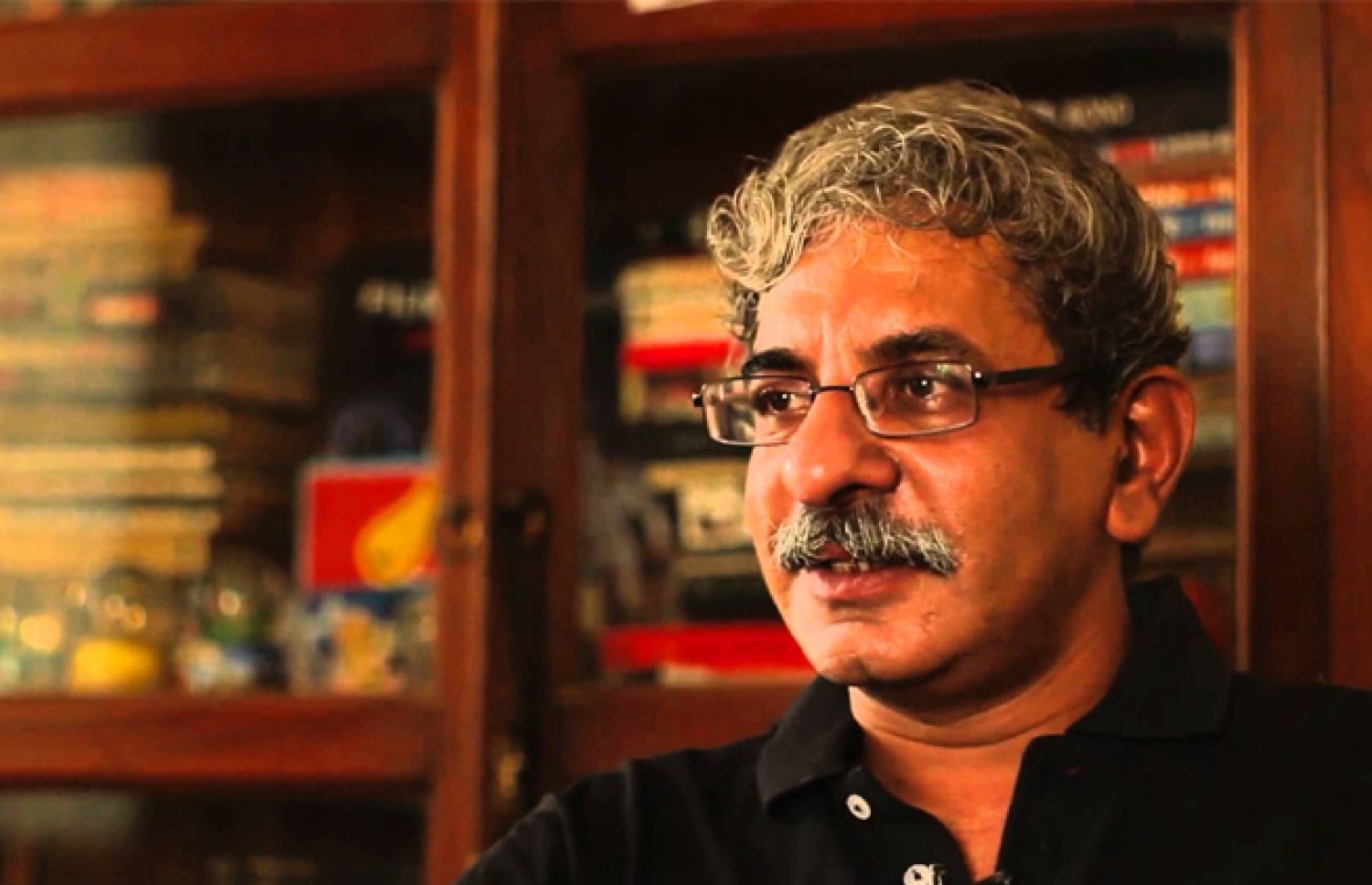 ސްރީރާމް: ސަސްޕެންސު ތުރިލާތައް ހަދަން މޮޅު ޑައިރެކްޓަރެއް.