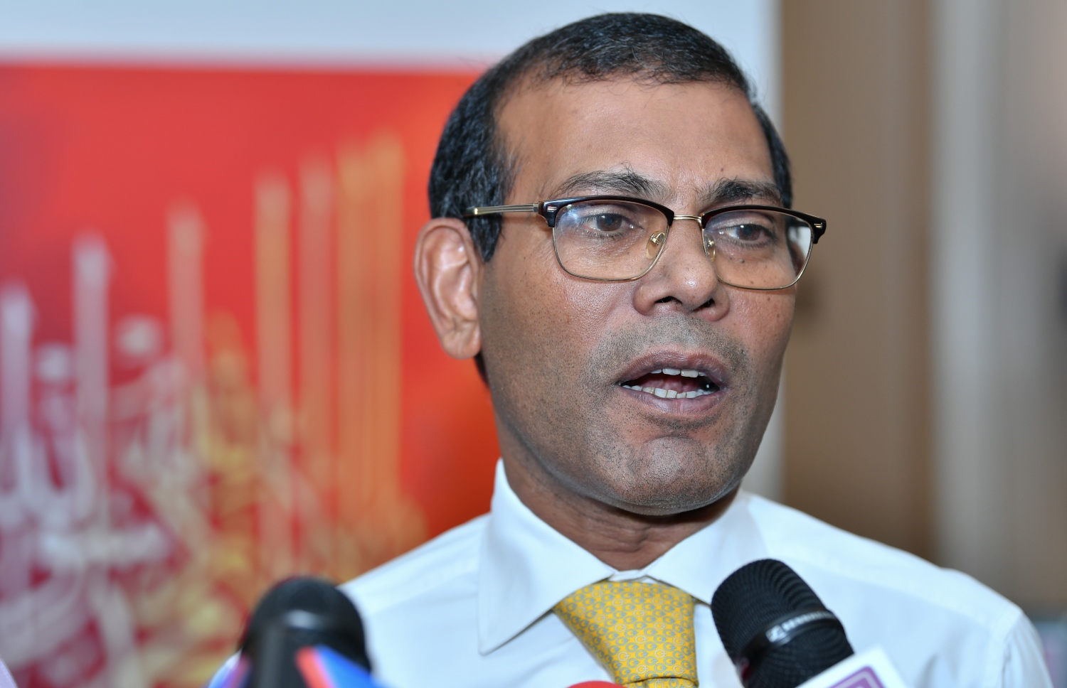 ކޯލިޝަންގެ ހަތަރު ލީޑަރުންގެ ބައްދަލުވުމަށް ފަހު، ނަޝީދު މީޑިއާއާ ވާހަކަފުޅު ދައްކަވަނީ.---ފޮޓޯ: ނިޝާން އަލީ/މިހާރު