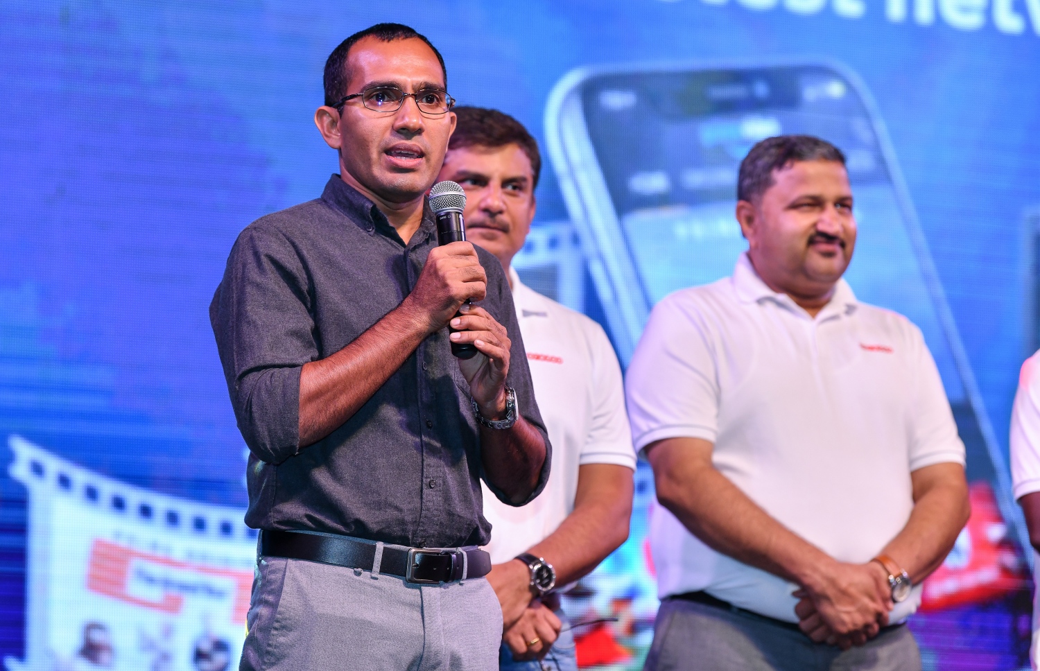 އެމޭޒަން ޕްރައިމްގެ ޚިދުމަތް، ތައާރަފު ކޮށްދެއްވުމަށް ފަހު، ކޮމިއުނިކޭޝަން މިނިސްޓަރު މަލީހް މިރޭ ވާހަކަ ދައްކަވަނީ.---ފޮޓޯ: ނިޝާން އަލީ/މިހާރު