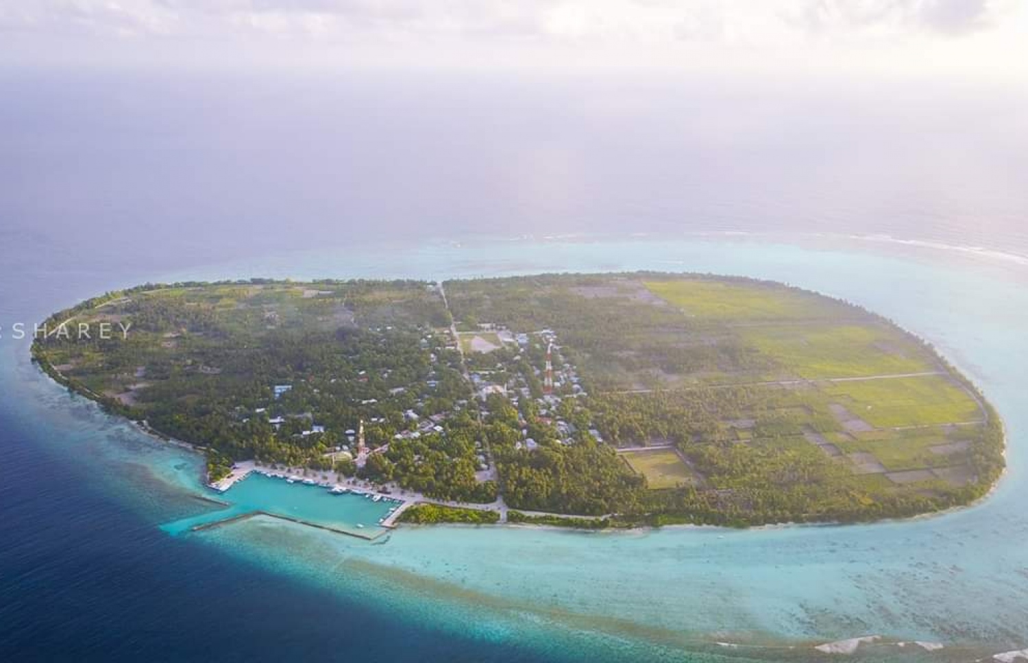 އއ. ތޮއްޑޫ: އެ ރަށު ފަޅު ތެރެއިން ލޯންޗަކުން ޖެހި ޒަހަމްވި އަންހެނަކު ބަދަލު ހޯދަން ދައުވާ ކުރަން ވަނީ ނިންމާފައި -- ފޮޓޯ: އަހްމަދު ޝަރުވާން