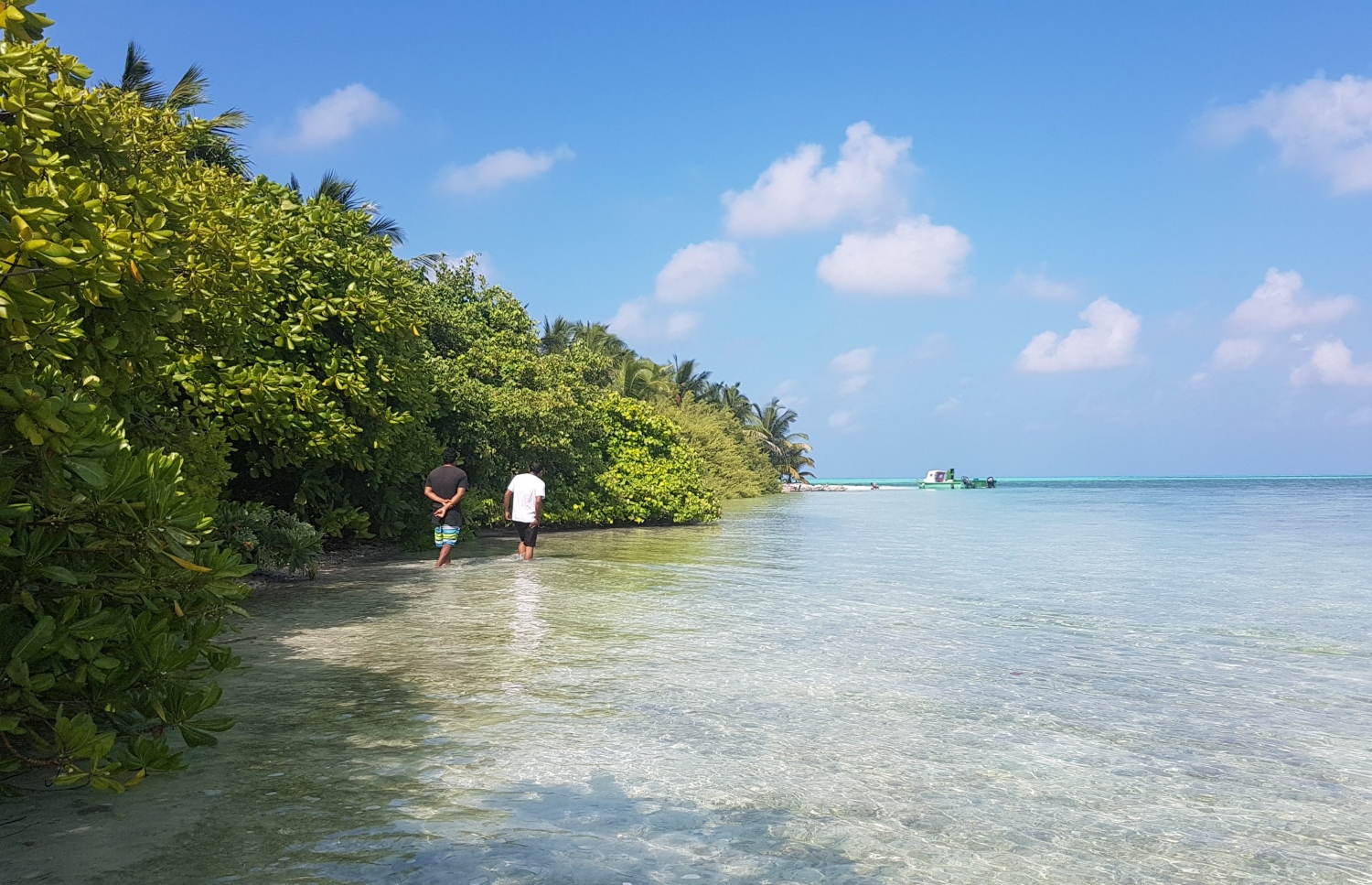 ރާއްޖޭގެ ރަށެއްގެ މޫދު ކައިރިން ދެ މީހަކު ހިނގާލާފައި ދަނީ: ހޭޅިފަށް ސަލާމަތްކުރުމުން ރަށަށް ހިމާޔަތް ލިބޭ