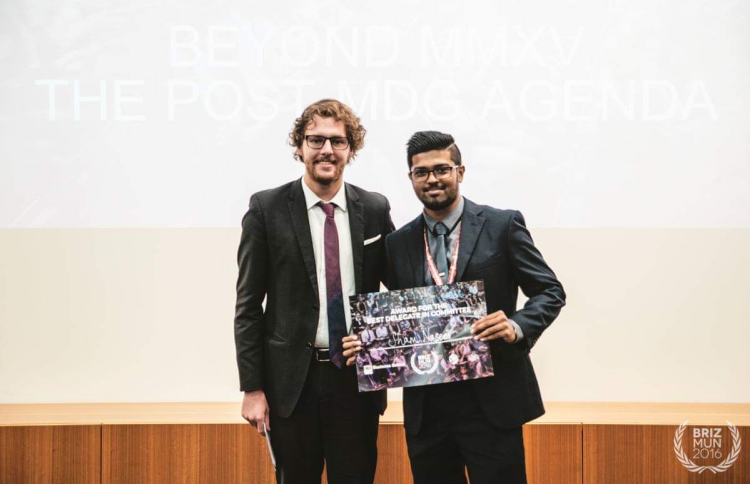 ޝާމް (ކ) ކޮންފަރެންސެއްގައި، އެ ބައްދަލުވުމުގެ ޑިރެކްޓަރާ އެކު