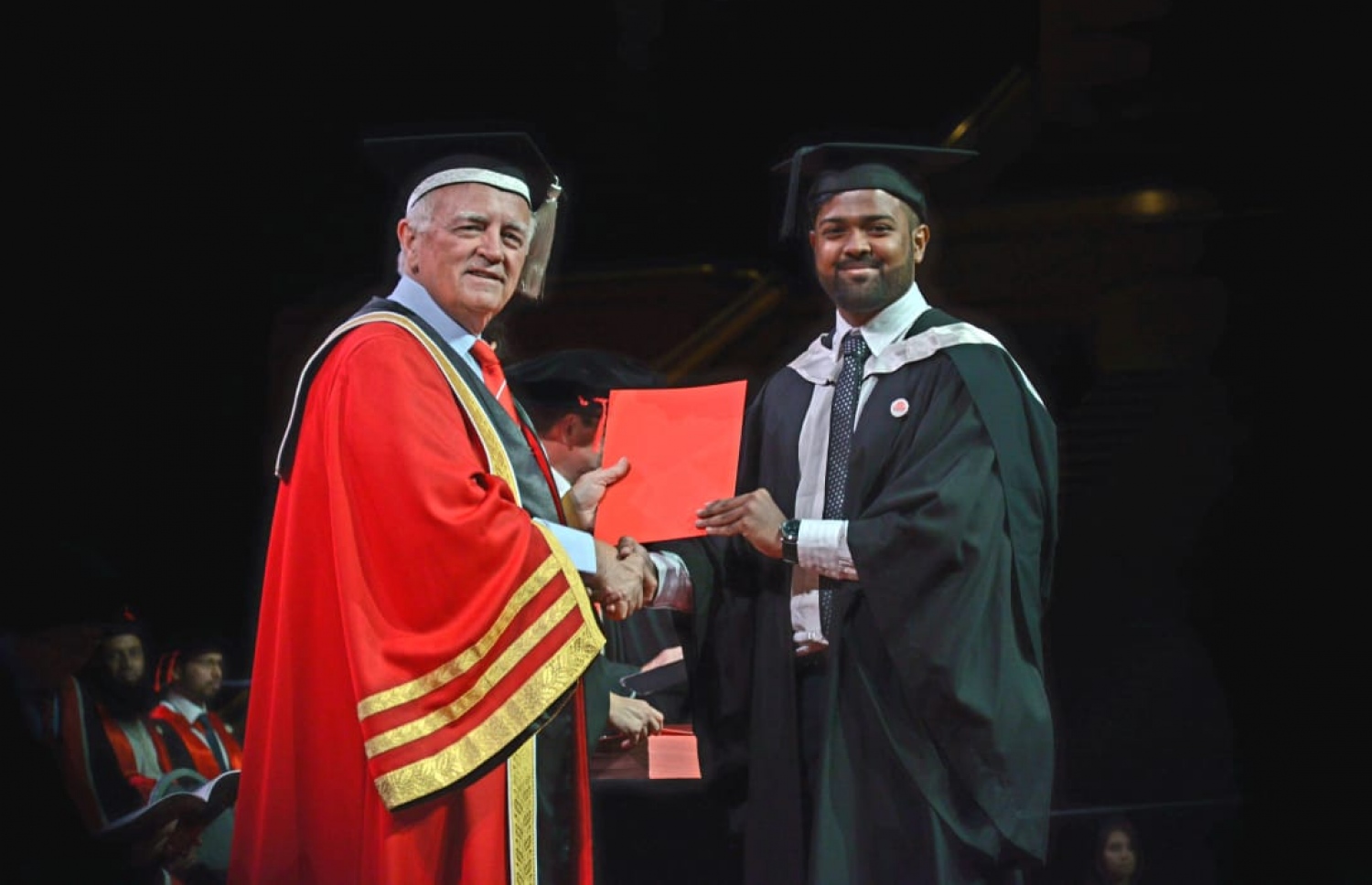 ޝާމް (މ) ގްރެޖުއޭޝަންގައި ސެޓްފިކެޓާ ހަވާލުވަނީ