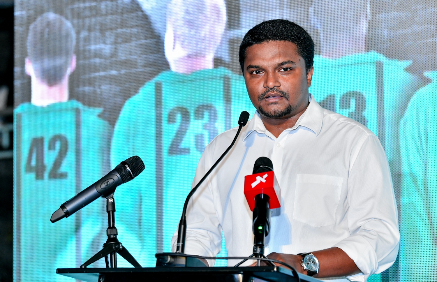 އެމްޑީޕީގެ ސެކްރެޓަރީ ޖެނެރަލް އަނަސް: އޭނާ ބަލިކޮށް މާފަންނު މެދު ދާއިރާގެ އެމްޑީޕީގެ ޓިކެޓު ހޯއްދެވީ އެ ދާއިރާގެ ގޮނޑި ކުރިން ވެސް ފުރުއްވި އިބްރާހިމް ރަޝީދު.---ފޮޓޯ: މިހާރު