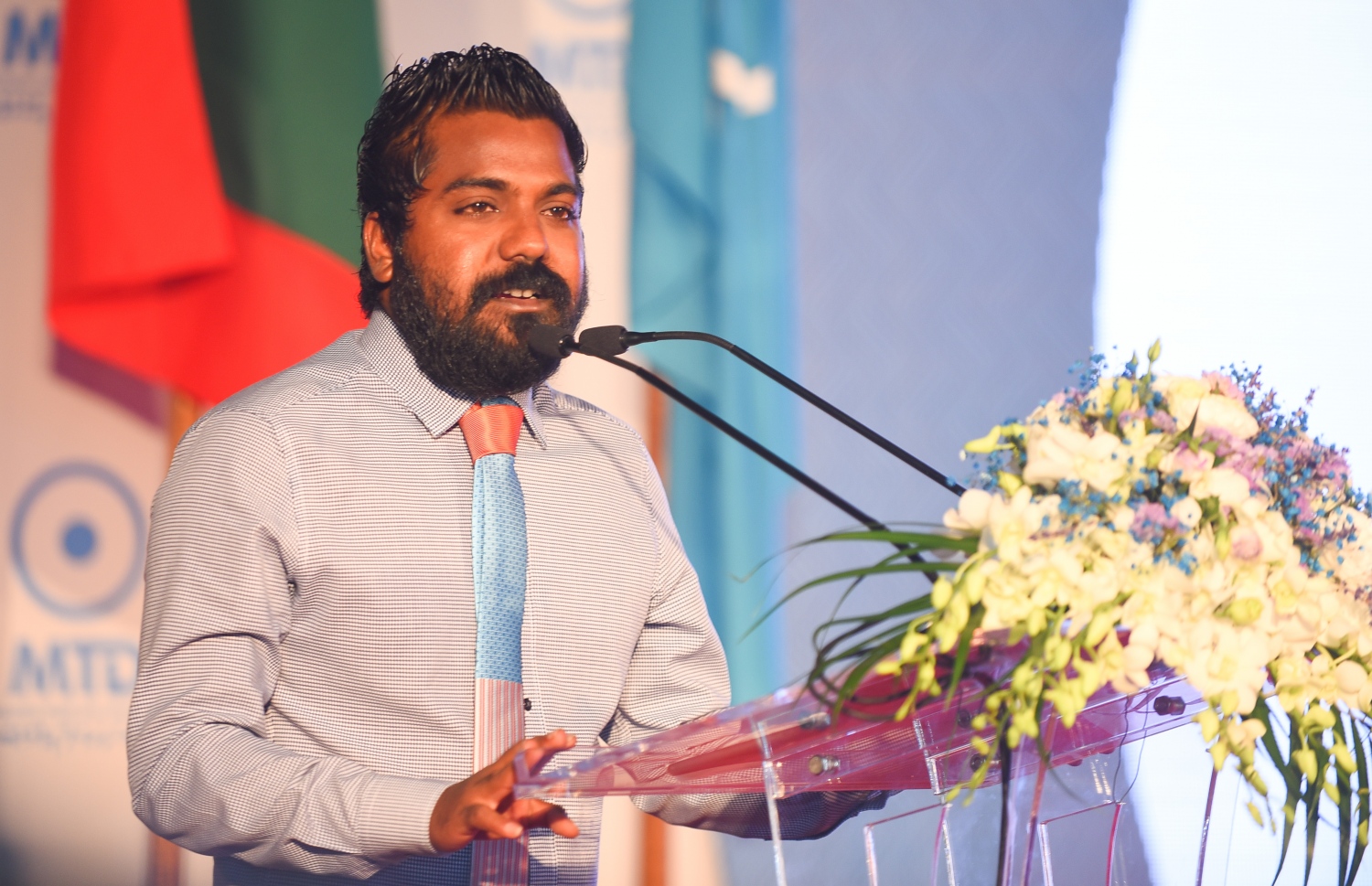 އެމްޓީޑީގެ އާންމު ޖަލްސާގައި މެމްބަރު ޔާމީން ވާހަކަ ދައްކަވަނި. --- ފޮޓޯ: އަހުމަދު ނިޝާތު/ މިހާރު