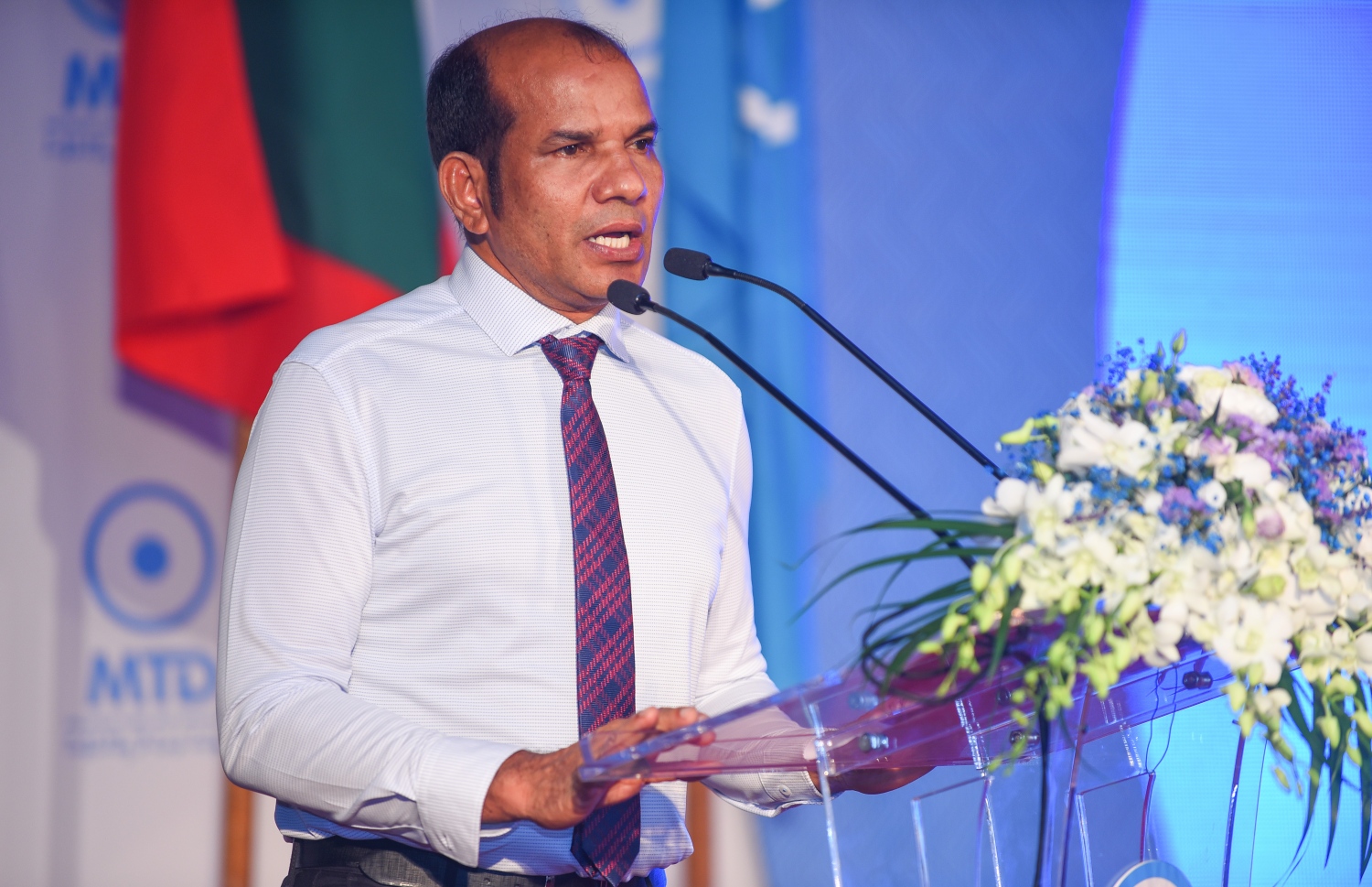 އެމްޓީޑީގެ އާންމު ޖަލްސާގައި ލަތީފް މިރޭ ވާހަކަ ދައްކަވަނީ. --- ފޮޓޯ: އަހުމަދު ނިޝާތު/ މިހާރު