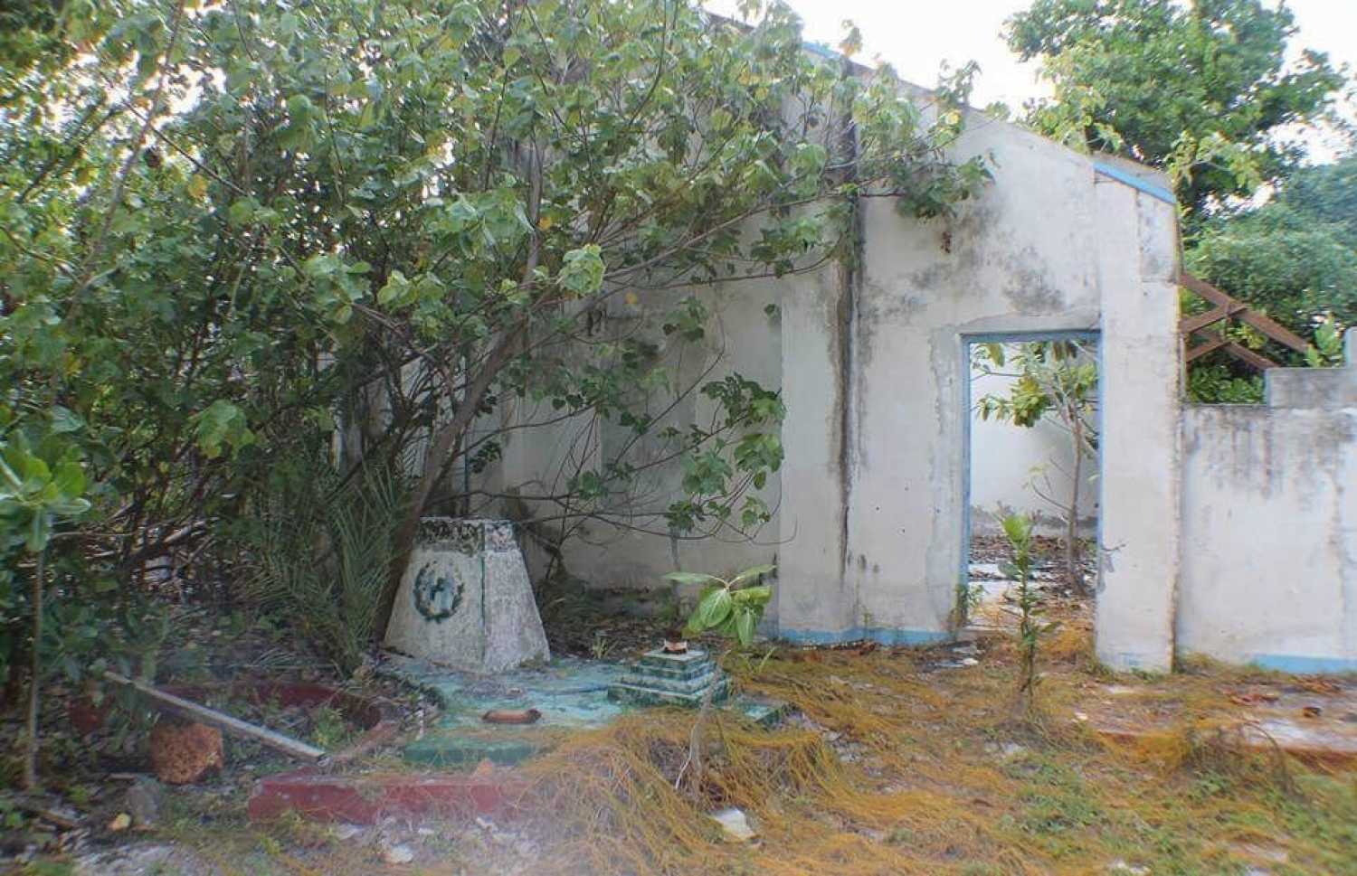 ސުނާމީގެ ސަބަބުން ރަށުން މީހުން ފޭބުމާ އެކު ކަނދޮޅުދޫ ފަޅުވެފައި