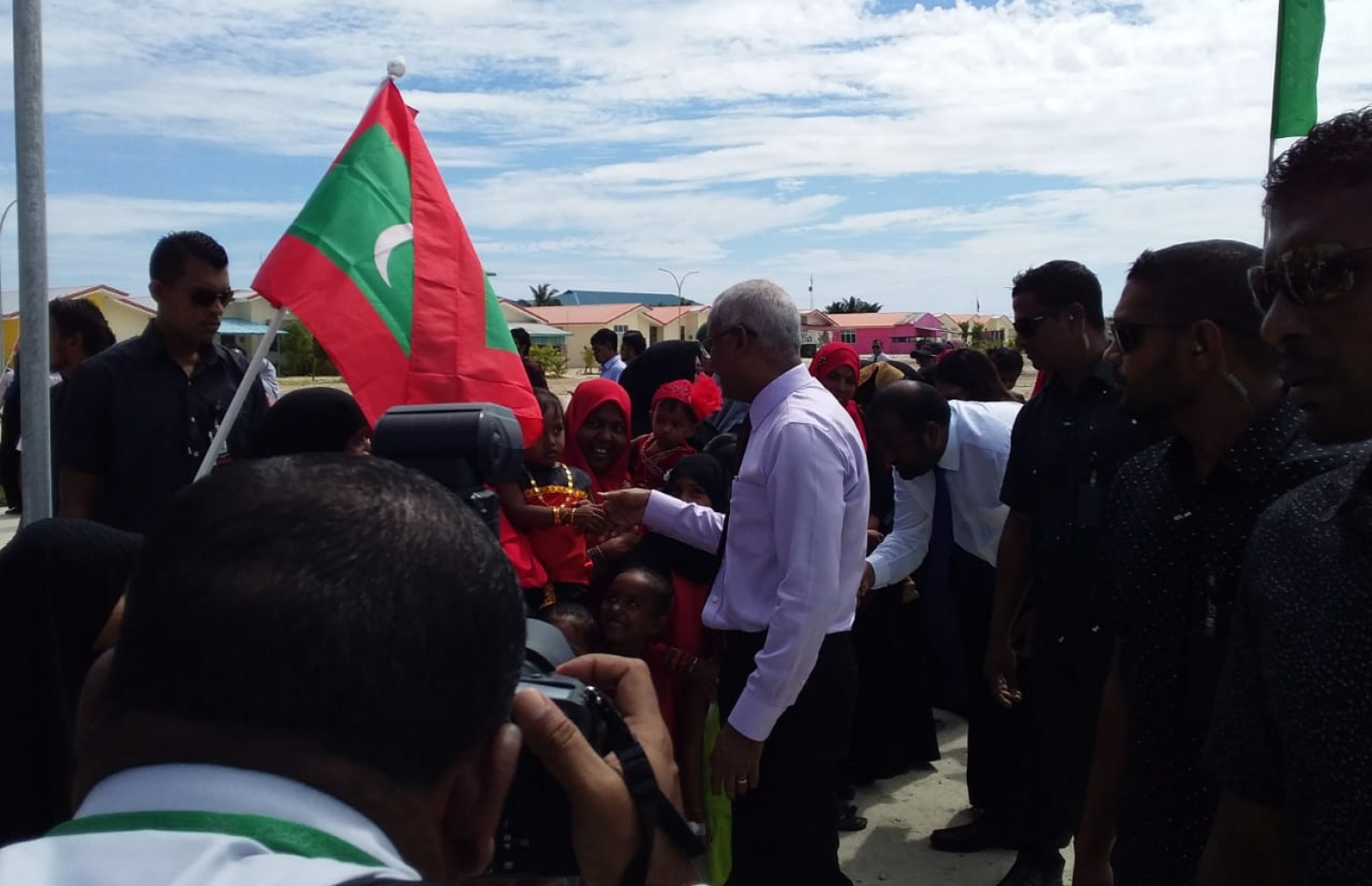 ރައީސް ދުވާފަރުގައި: އެ ރަށުގައި ދިރިއުޅޭ ކަނދޮޅުދޫ މީހުންގެ ކަންބޮޑުވުންތައް ހައްލުކޮށްދެއްވުމަކީ އެމަނިކުފާނު ރިޔާސީ ކެމްޕޭންގައި ވެވަޑައިގަތް ވައުދެއް.