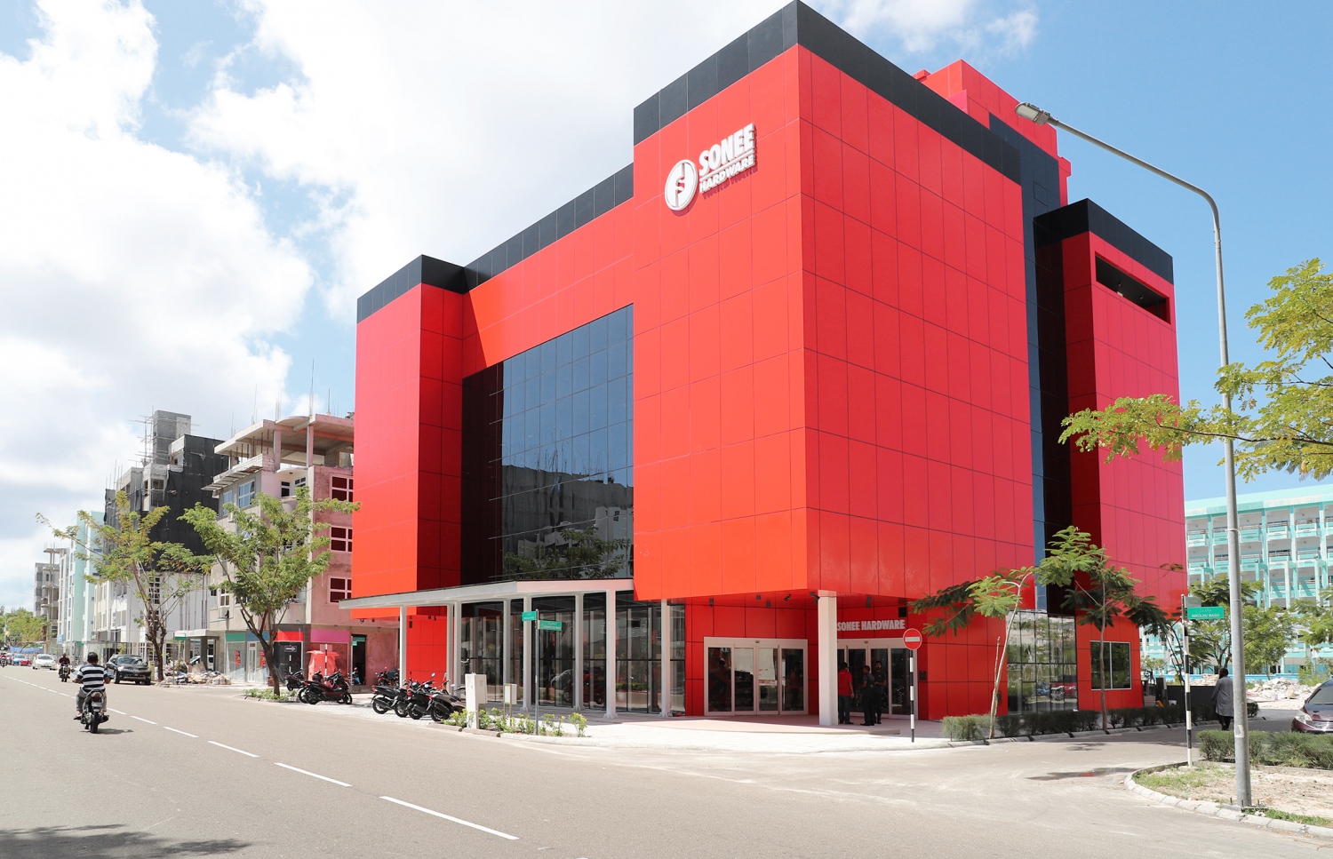 ހުޅުމާލޭގައި ހުންނަ ސޮނީ ހާޑްވެއާ ފިހާރަ: މިއީ ރާއްޖޭގައި މިހާތަނަށް ހުޅުވި އެންމެ ބޮޑު ހާޑްވެއާ ފިހާރަ-- ފޮޓޯ:ސޮނީ ހާޑްވެއާ