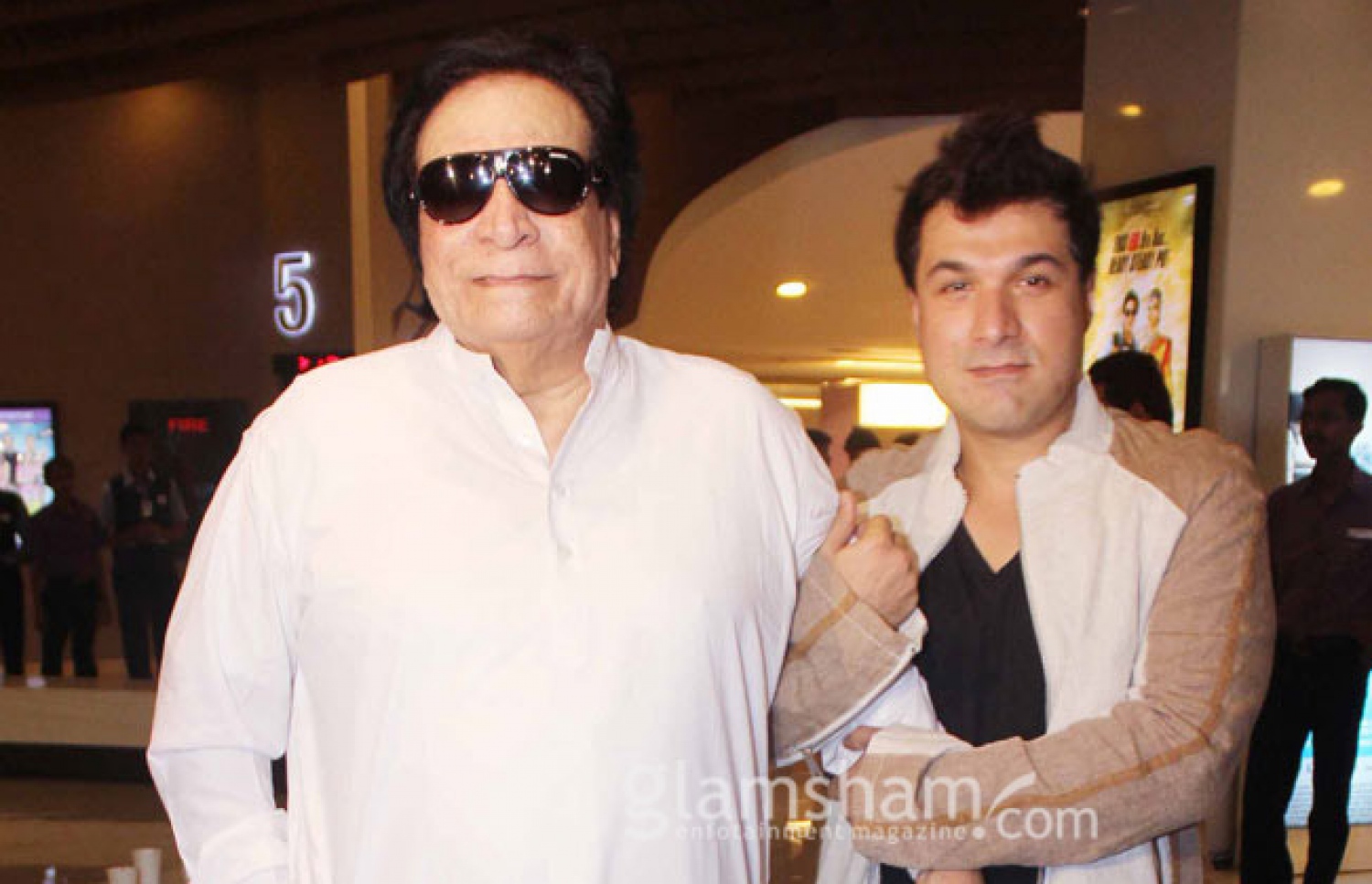 ކާދަރޭ ދަރިފުޅު ސަރަފްރާޒްއާ އެކު.