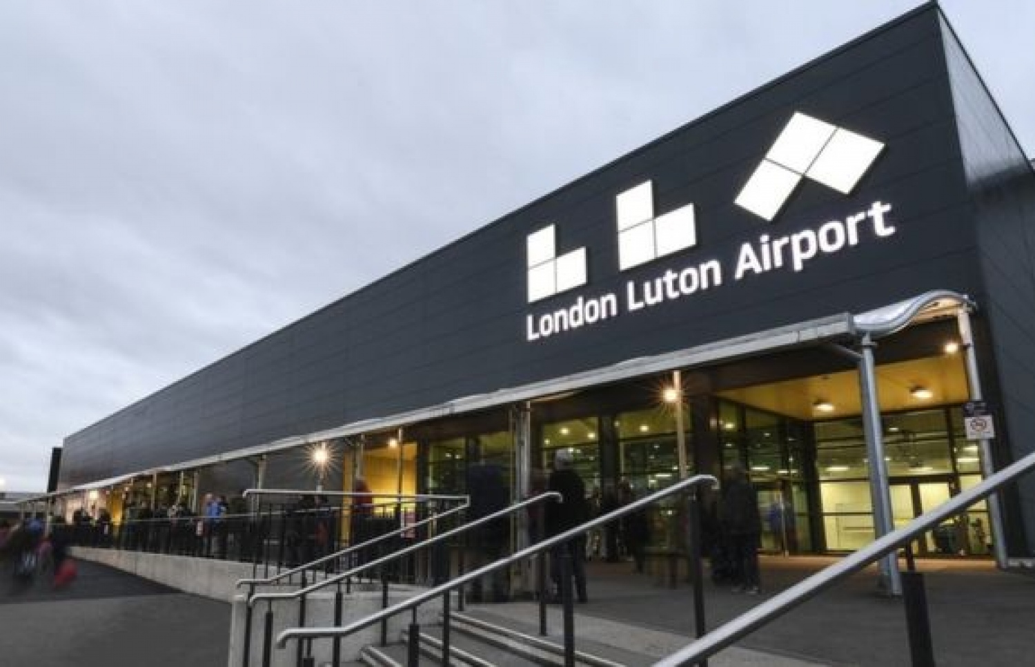 ލަންޑަނުގެ ލުޓޯން އެއާޕޯޓްގެ ޓާމިނަލް.