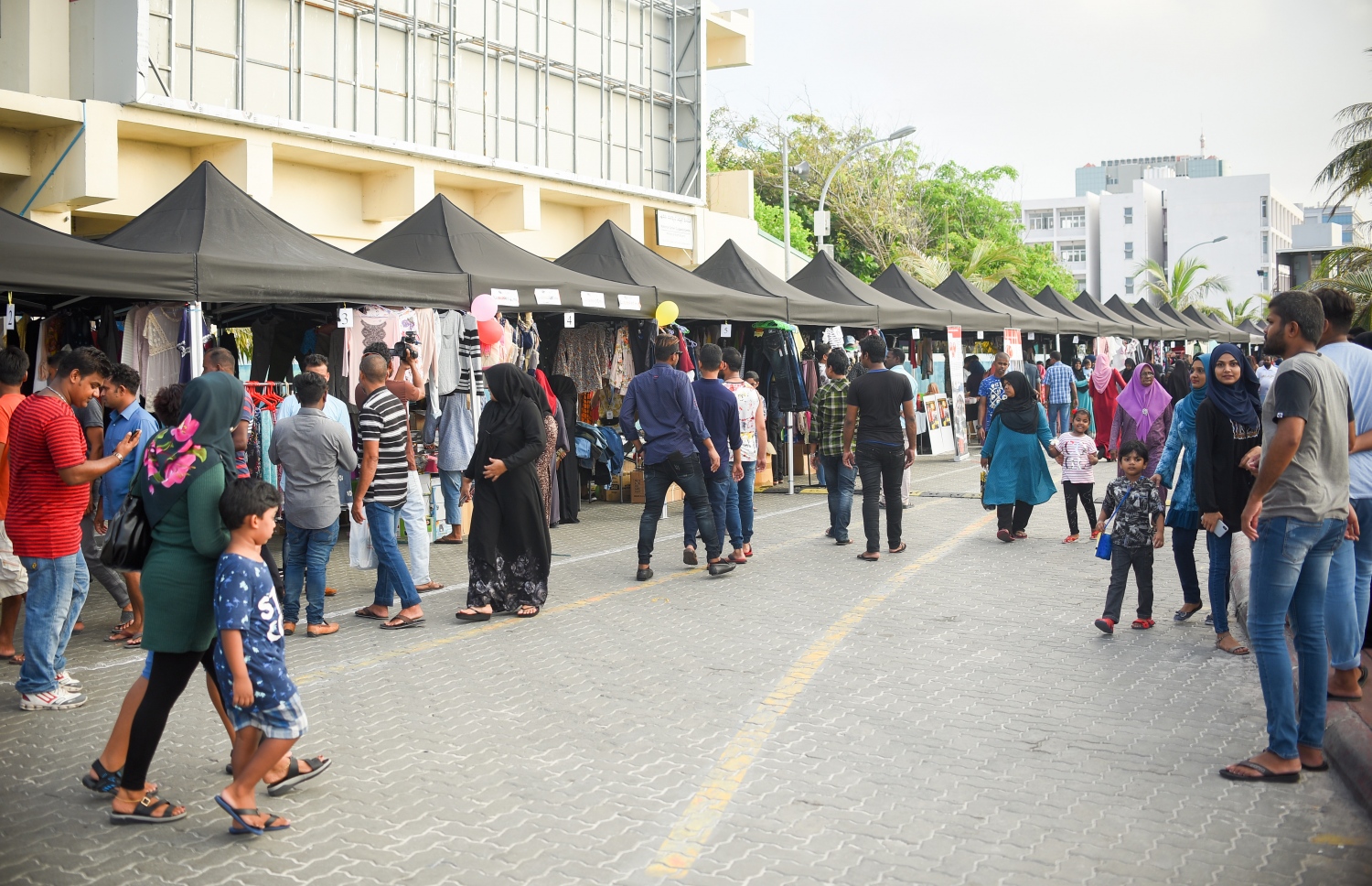 މާލެ: ޑިސެމްބަރު 28، 2018- ޒުވާނުންގެ ހުނަރާއި ވިޔަފާރީގެ ހަރަކާތްތައް އެކުލެވޭ "ހަފްތާ ރެސް" ފެށުމުގެ ތެރެއިން،----ފޮޓޯ: އަހުމަދު ނިޝާތު/މިހާރު