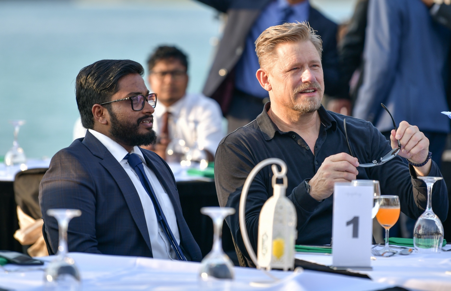 މިއަދުގެ އެވޯޑް ހަފްލާގެ ތެރެއިން ޝްމައިކަލް (ކ) އާއި ބައްސާމް.-- ފޮޓޯ: ނިޝާން އަލީ/ މިހާރު