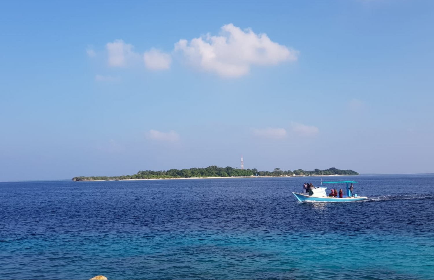 ތަކަންދޫން މާރަންދުއަށް ދަތުރުކުރަމުން ދާ ދޯންޏެއް: އެންމެ ކައިރި ދެ އަވަށްޓެރިން -- ފޮޓޯ: މިހާރު