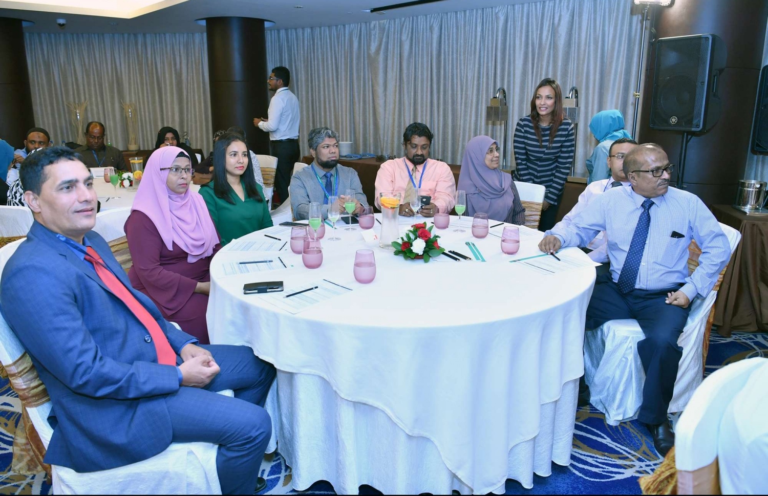 30 ޑިސެމްބަރު 2018: ހެލްތު މިިނިސްޓްރީން އިންތިޒާމްކޮށްގެން ބާއްވާ ދިވެހި ބޭސް އަދި އޯލްޓަނޭޓިވް މެޑިސިން ކުރިއެރުވުމާ ބެހޭ މަހާސިންތާ އިފްތިހާތުކުރުމުގެ ގޮތުން ހޮޓެލް ޖެންގައި ބޭއްވި ރަސްމިއްޔާތުގެ ތެރެއިން.---ފޮޓޯ:ރައީސް އޮފީސް